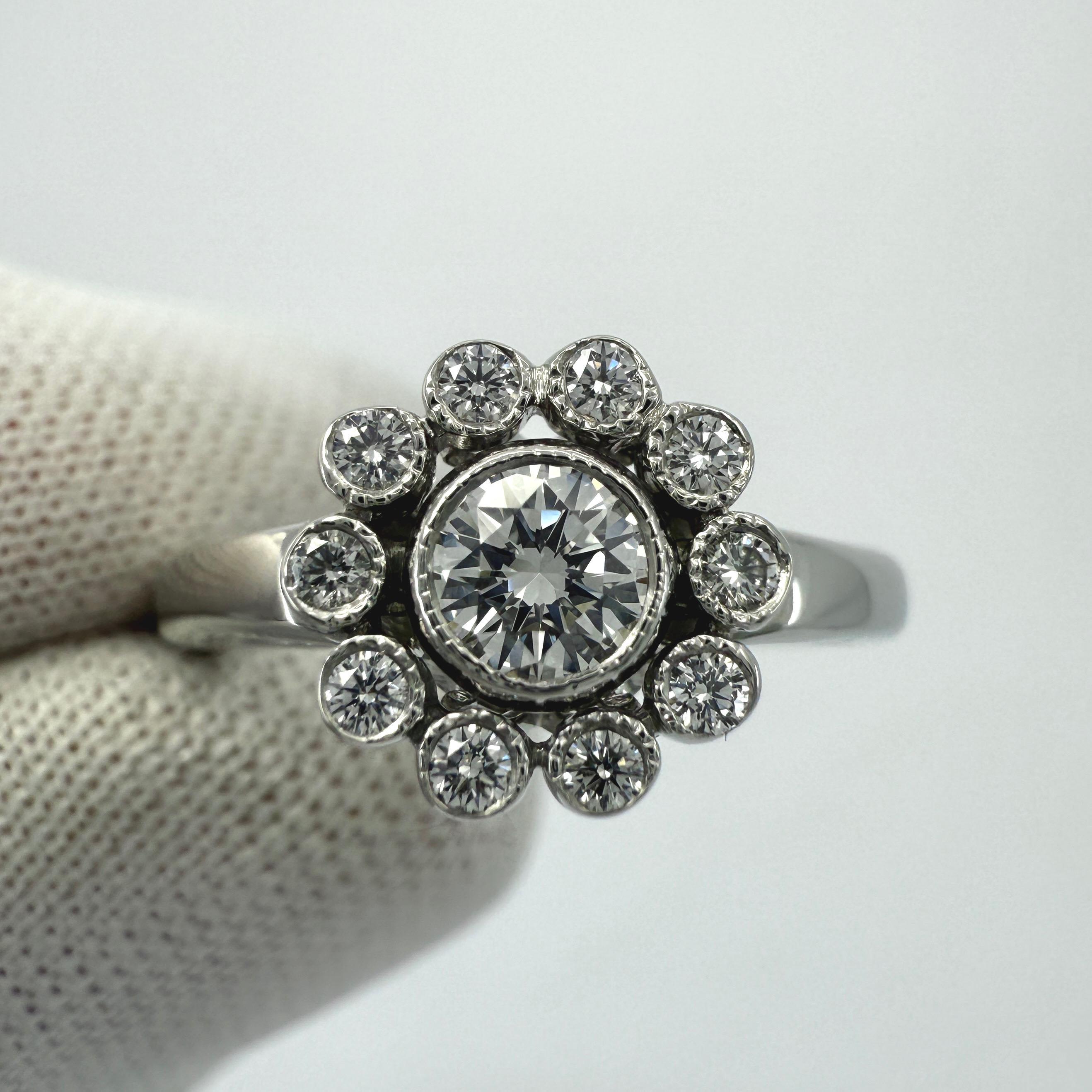 Taglio rotondo Anello Vintage Tiffany & Co. Enchanted Flower con diamante naturale in platino a raggiera in vendita