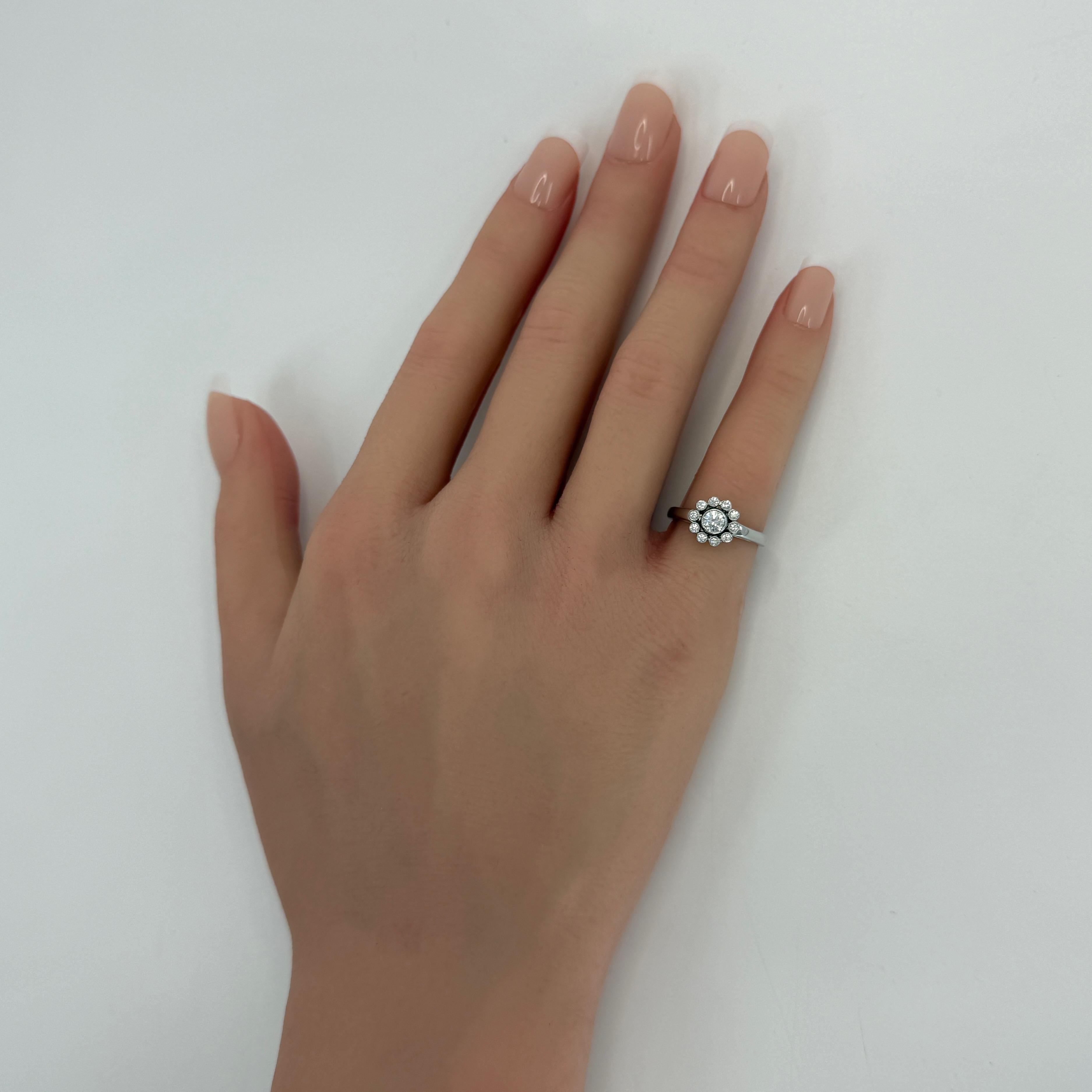 Anello Vintage Tiffany & Co. Enchanted Flower con diamante naturale in platino a raggiera In condizioni ottime in vendita a Birmingham, GB