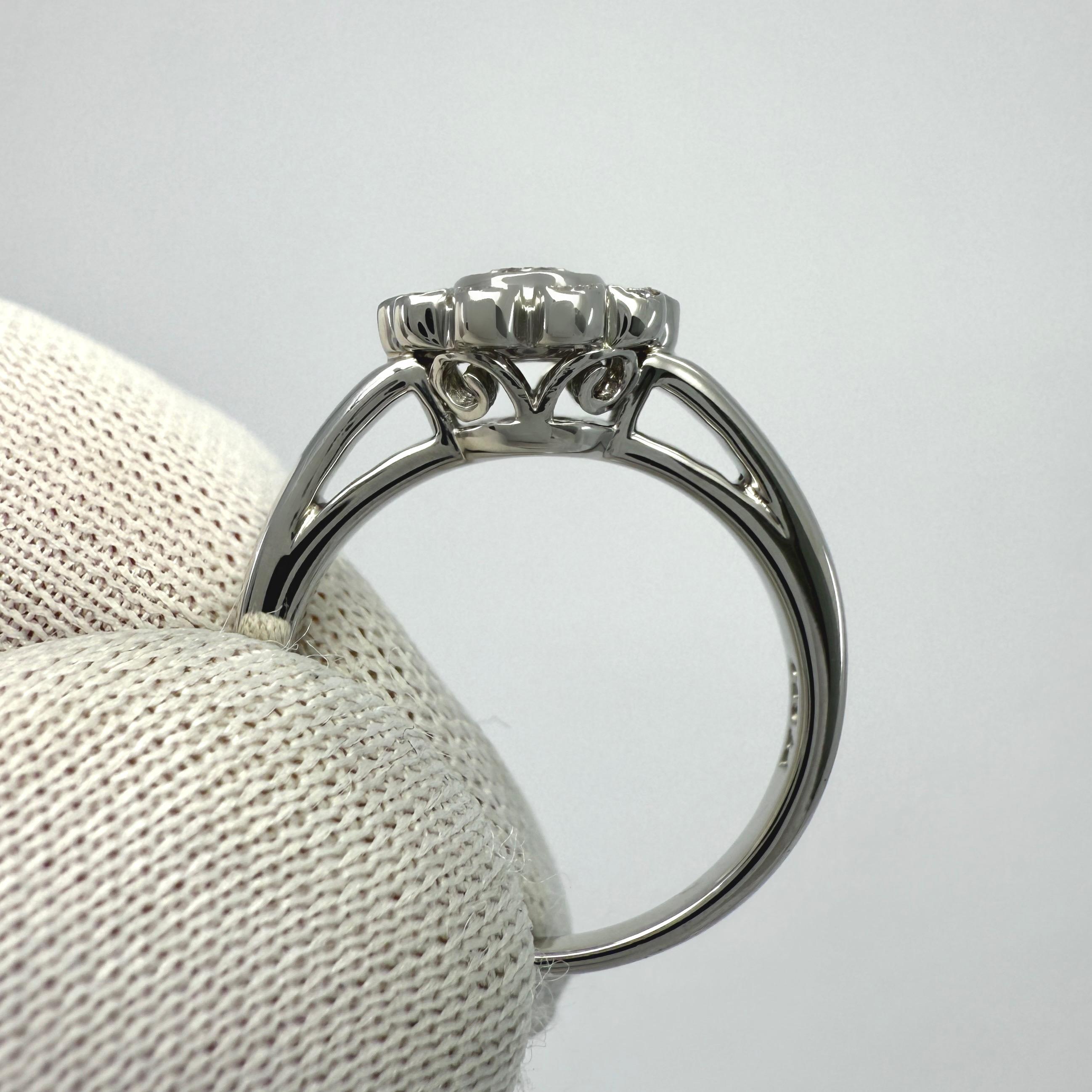 Anello Vintage Tiffany & Co. Enchanted Flower con diamante naturale in platino a raggiera in vendita 1