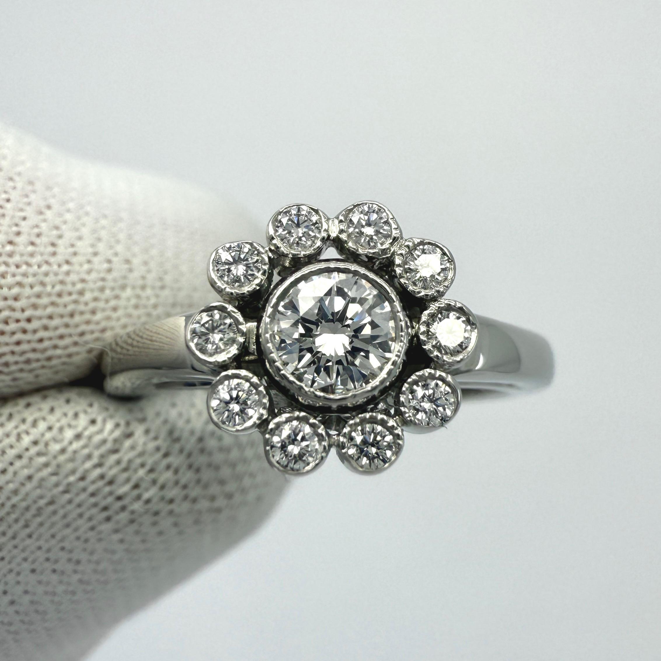 Anello Vintage Tiffany & Co. Enchanted Flower con diamante naturale in platino a raggiera in vendita 3