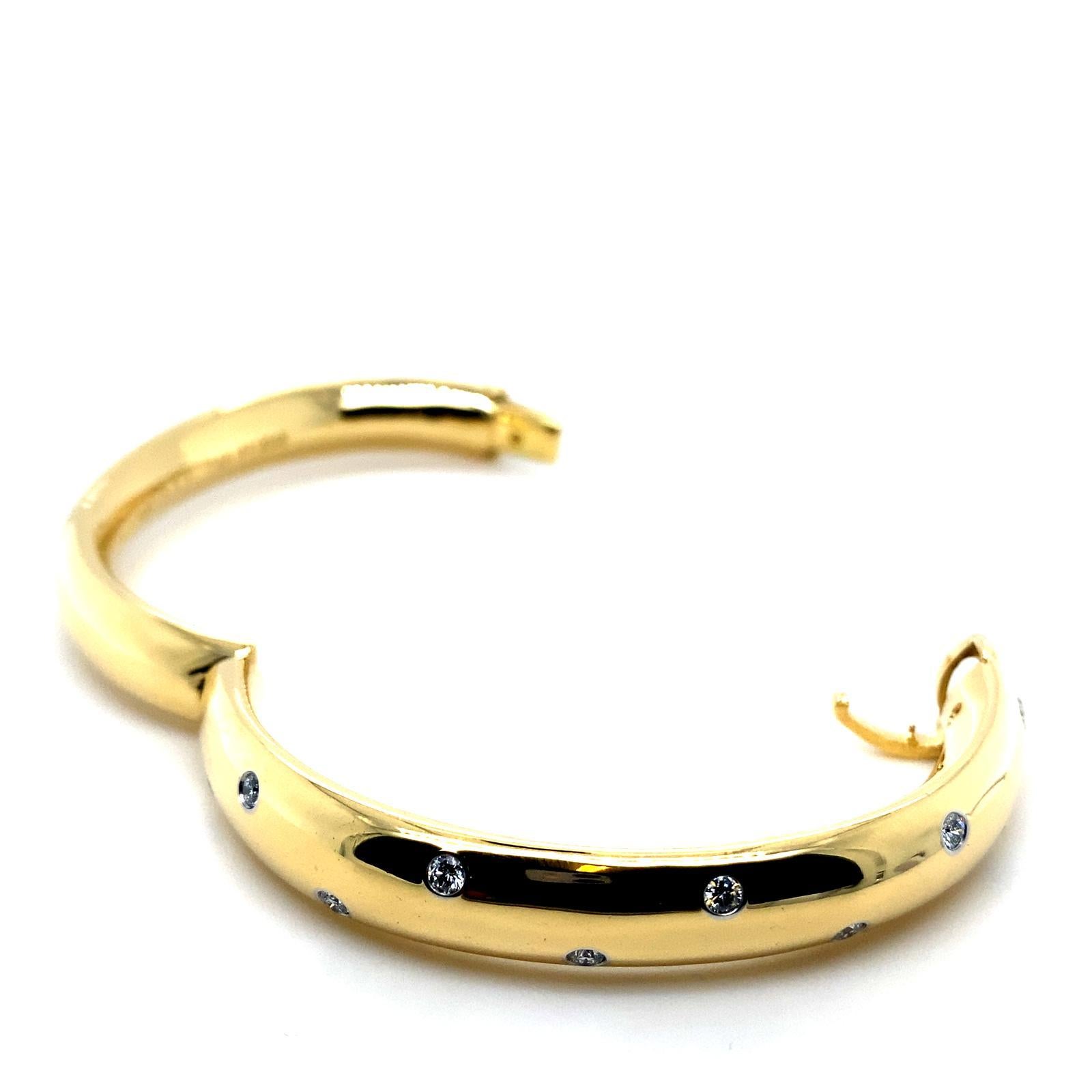 Vintage Tiffany & Co. Etoile 18 Karat Yellow Gold Diamond Bangle In Good Condition For Sale In London, GB