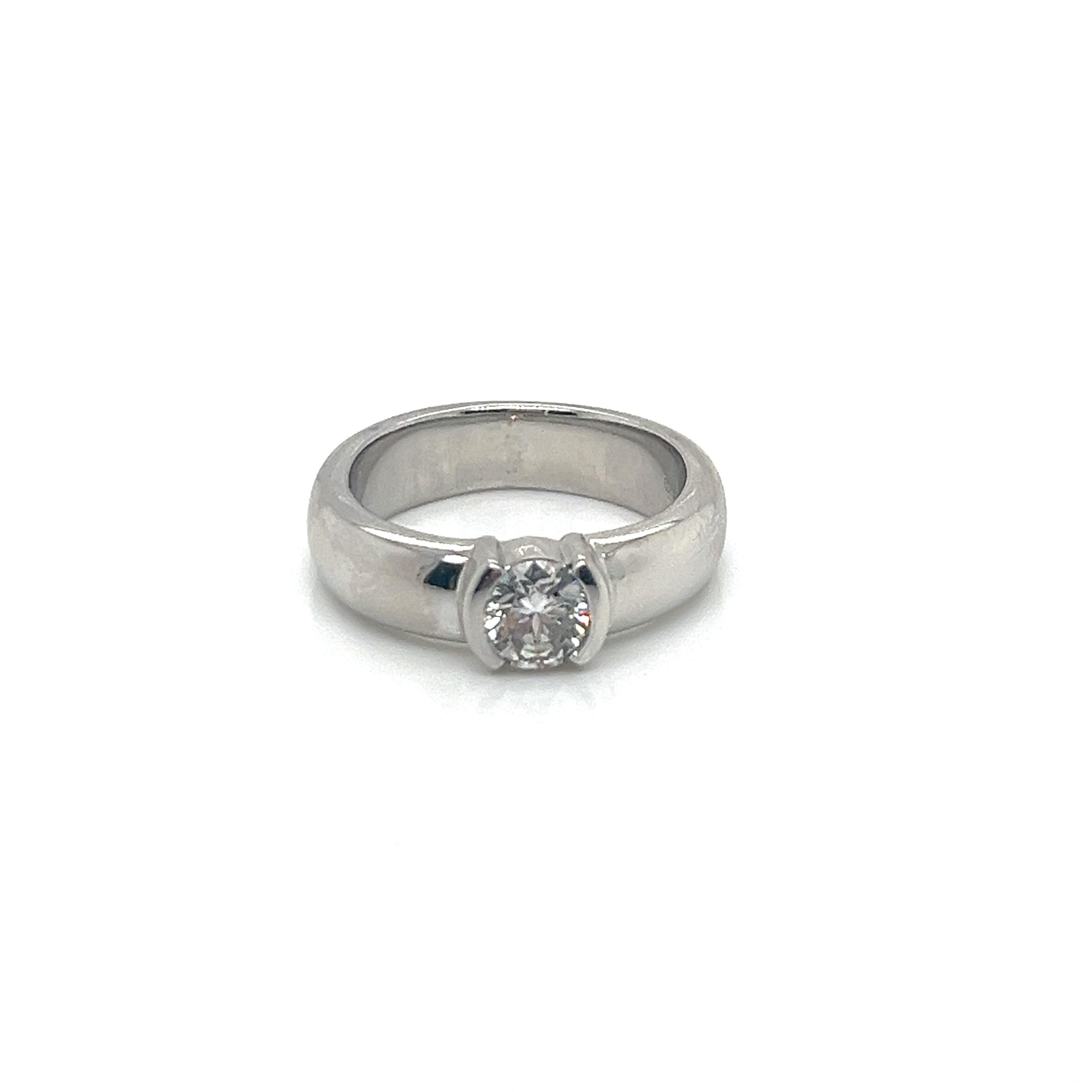 Vintage Tiffany & Co. Etoile Platinum Diamond Half-Bezel Engagement Ring - 0.61ct

Item #: 21785687
Metal: PT950 Platinum
Diamond Weight: 0.61 carats
Ring Size: 5¼ (resizable)
Total Weight: 11.62g

Diamond Specifications
- Carat Weight: 0.61ct
-