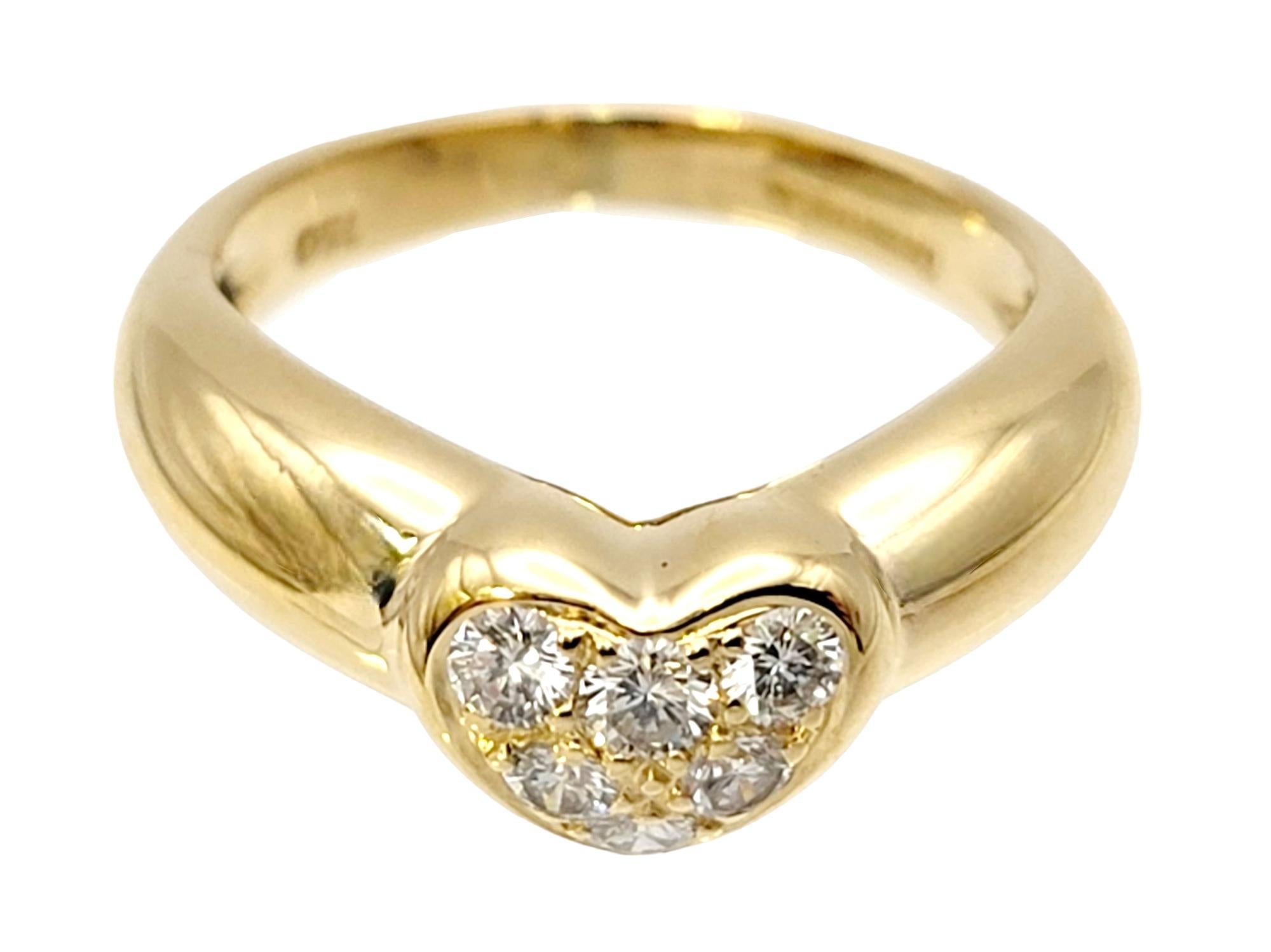 Weinlese Tiffany & Co. Gelbgoldring mit rundem Brillant-Diamant-Herz von Etoile (Rundschliff) im Angebot