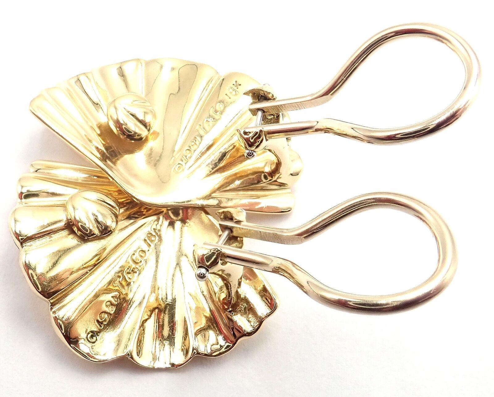 Women's or Men's Vintage Tiffany & Co Fan Shell Yellow Gold Earrings For Sale