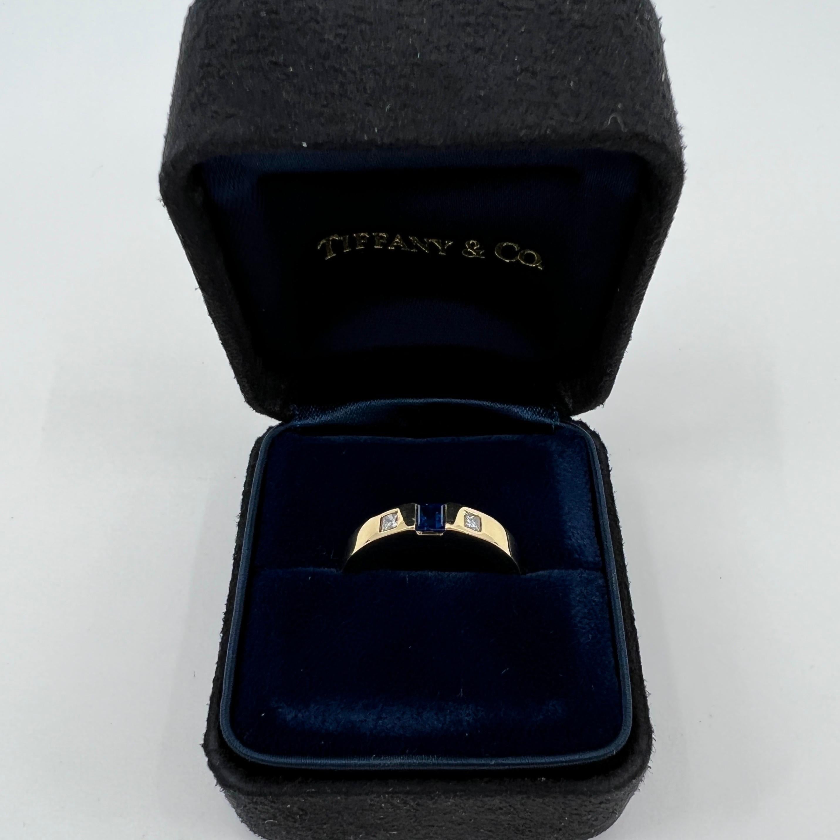 Vintage Tiffany & Co Fine Blue Sapphire Diamond 18k Yellow Gold Three Stone Ring In Excellent Condition In Birmingham, GB