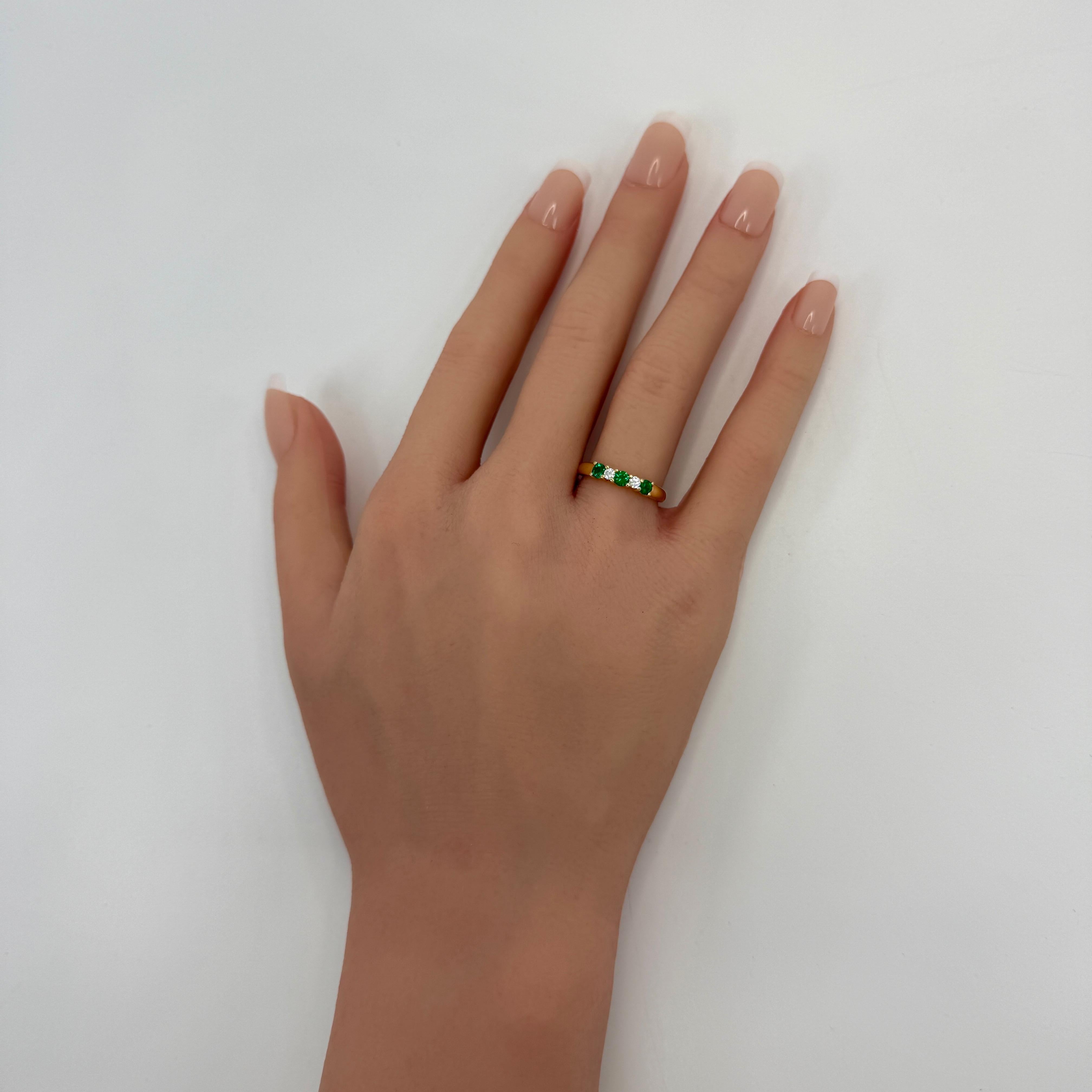 Vintage Tiffany & Co Fine Emerald And Diamond 18k Yellow Gold Five Stone Ring For Sale 4