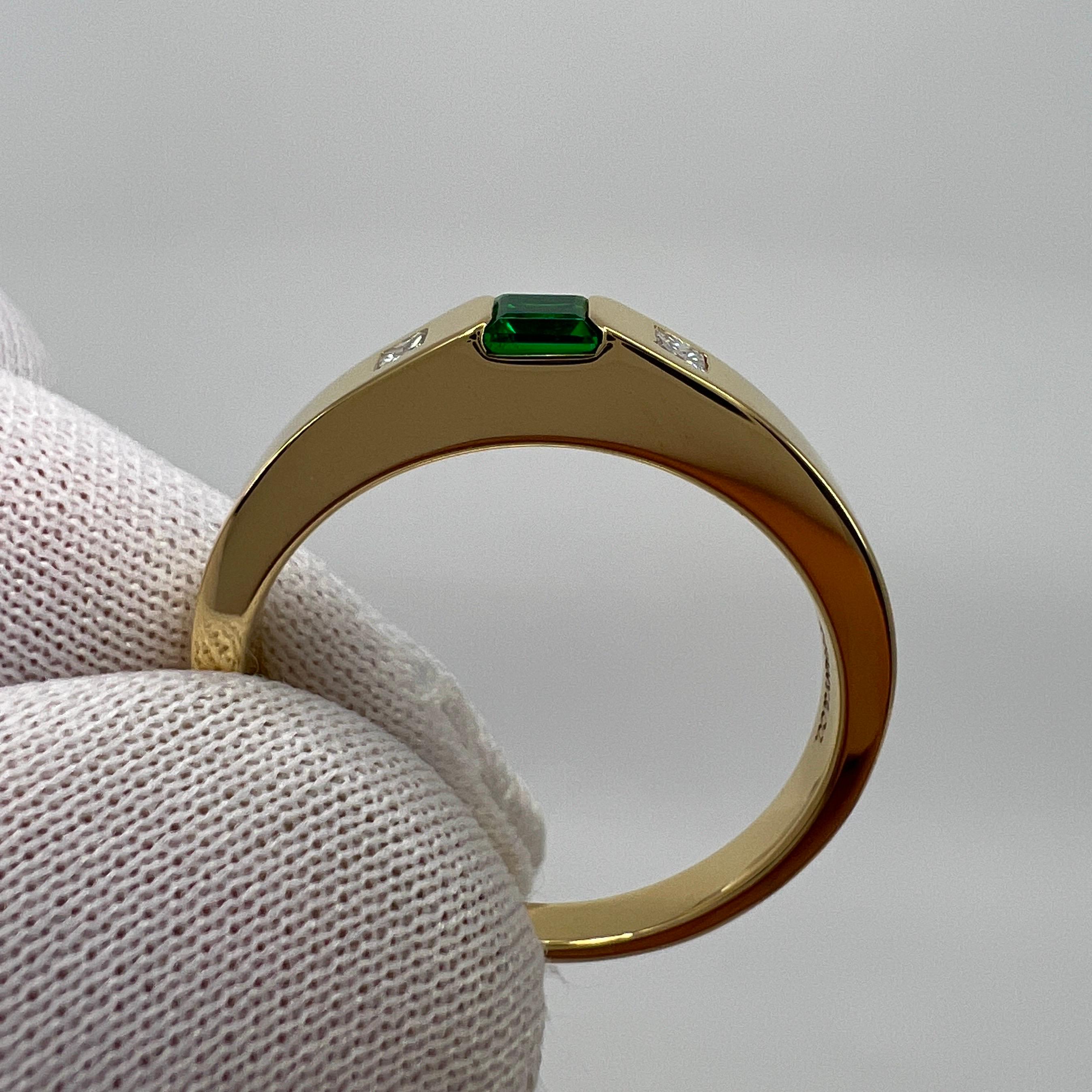 18 Karat Gelbgold Dreisteinring mit feinem Smaragd und Diamant von Tiffany & Co 1
