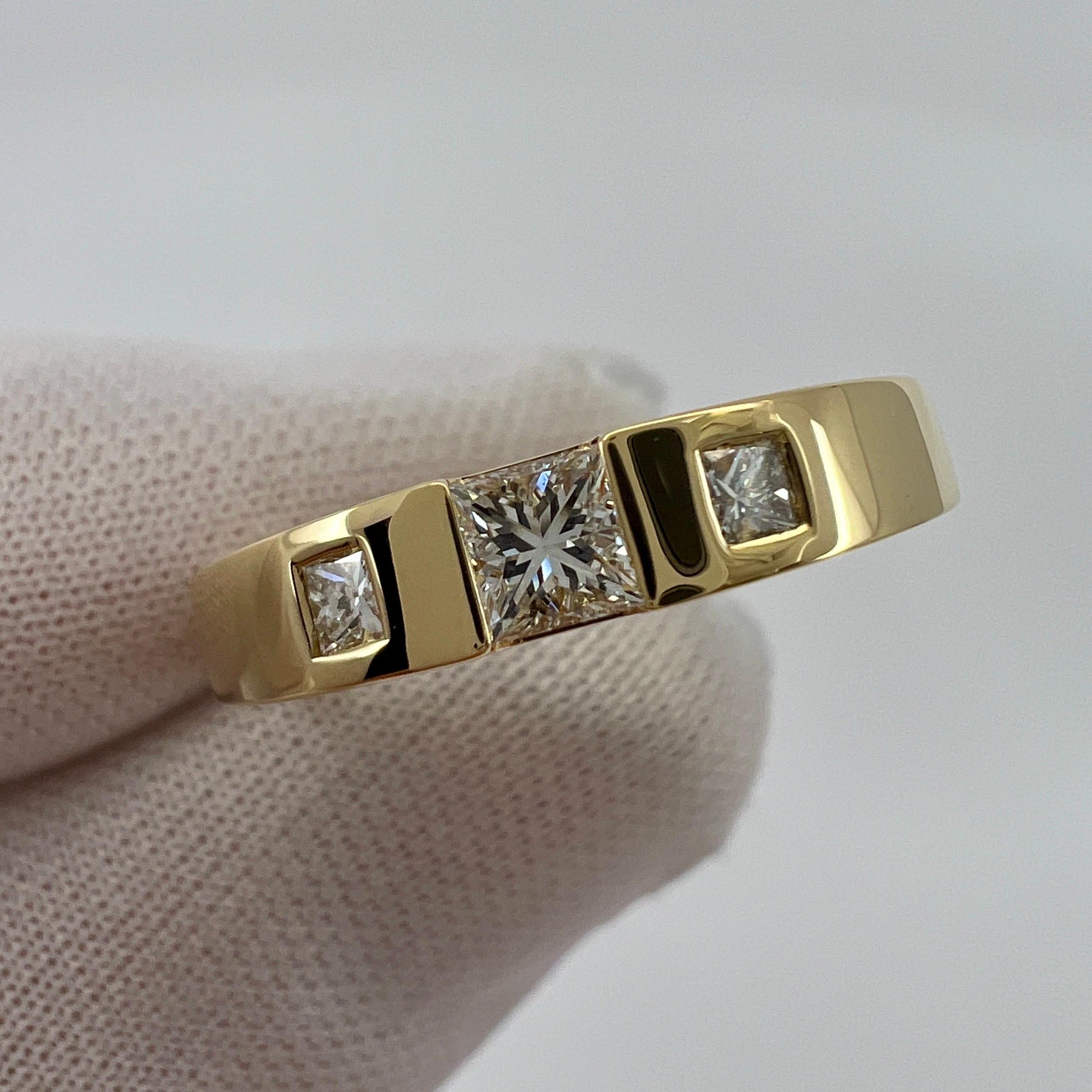 Women's or Men's Vintage Tiffany & Co Fine Princess Cut Diamond 18k Yellow Gold Three Stone Ring