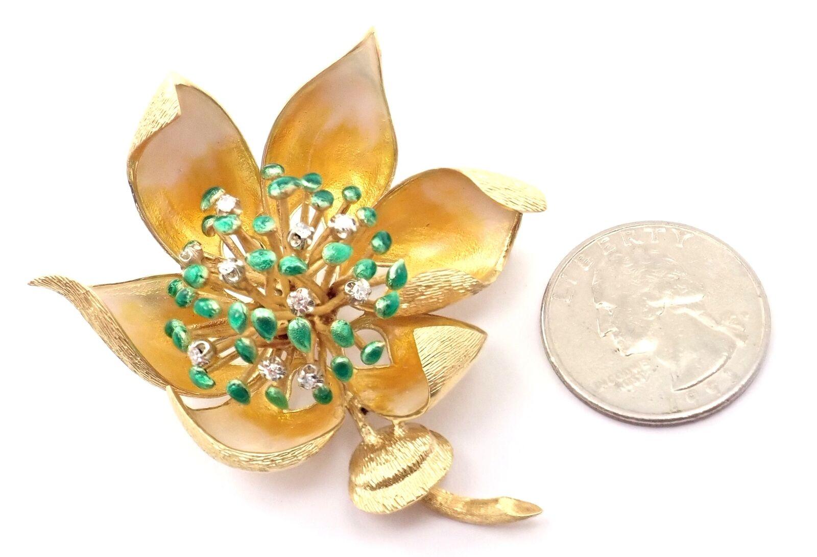 Taille brillant Tiffany & Co Broche fleur en or jaune, émaillée et diamantée en vente
