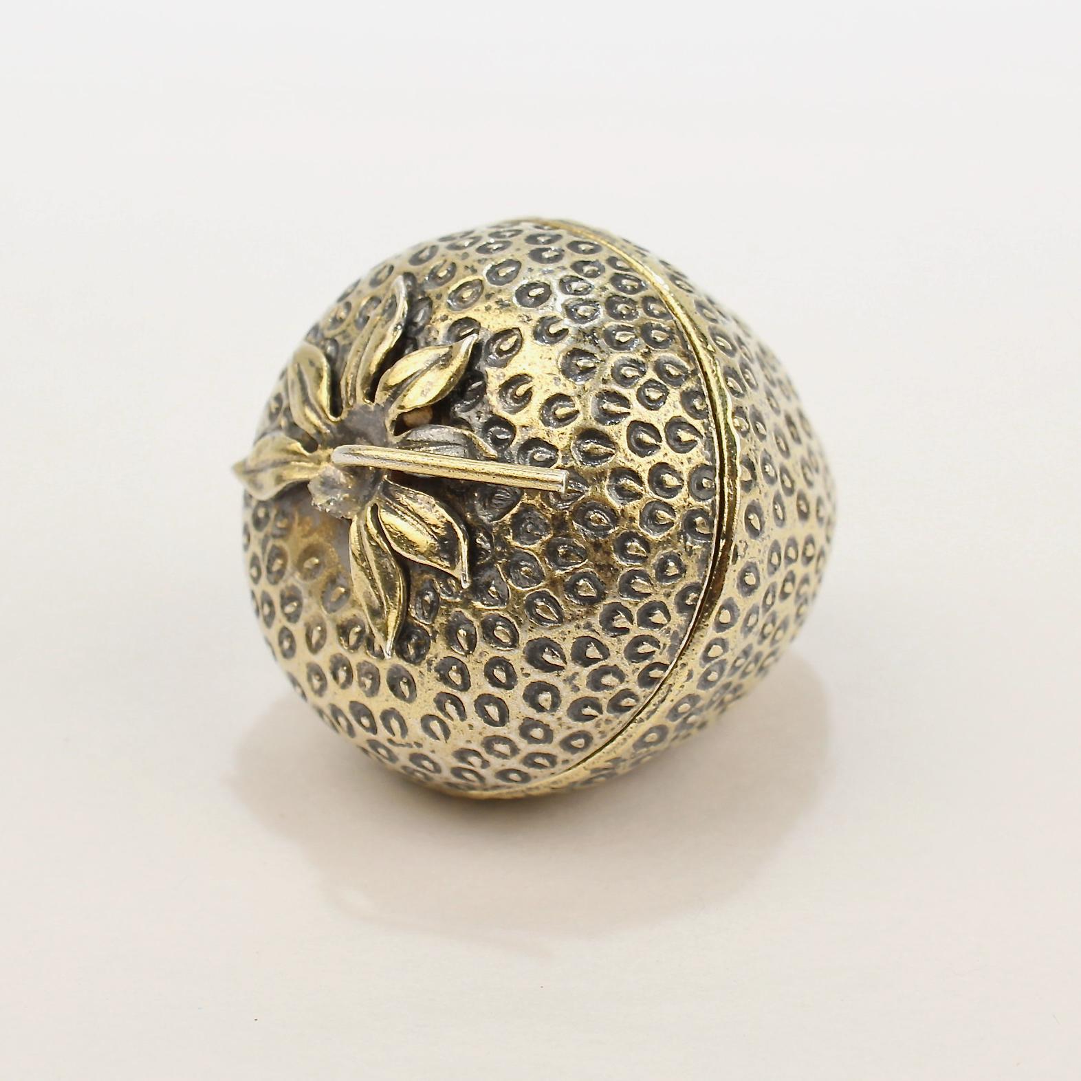 Weinlese Tiffany & Co. Pillbox in Erdbeerform aus vergoldetem Sterlingsilber (Moderne)
