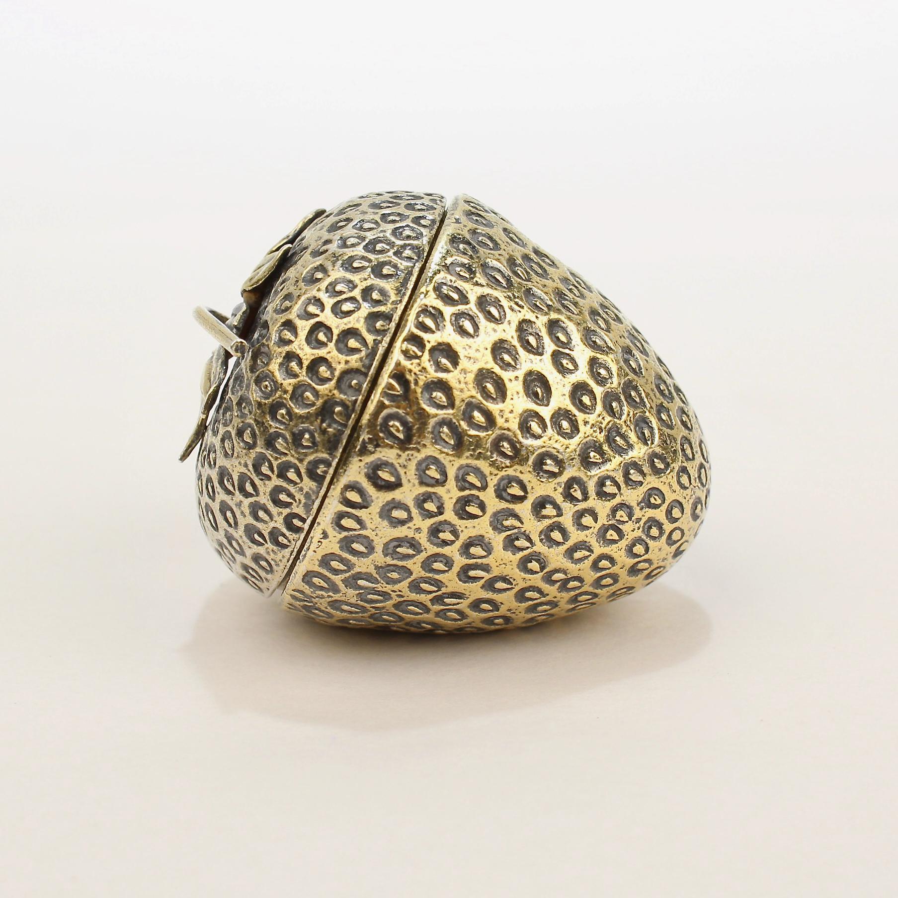 Weinlese Tiffany & Co. Pillbox in Erdbeerform aus vergoldetem Sterlingsilber 2
