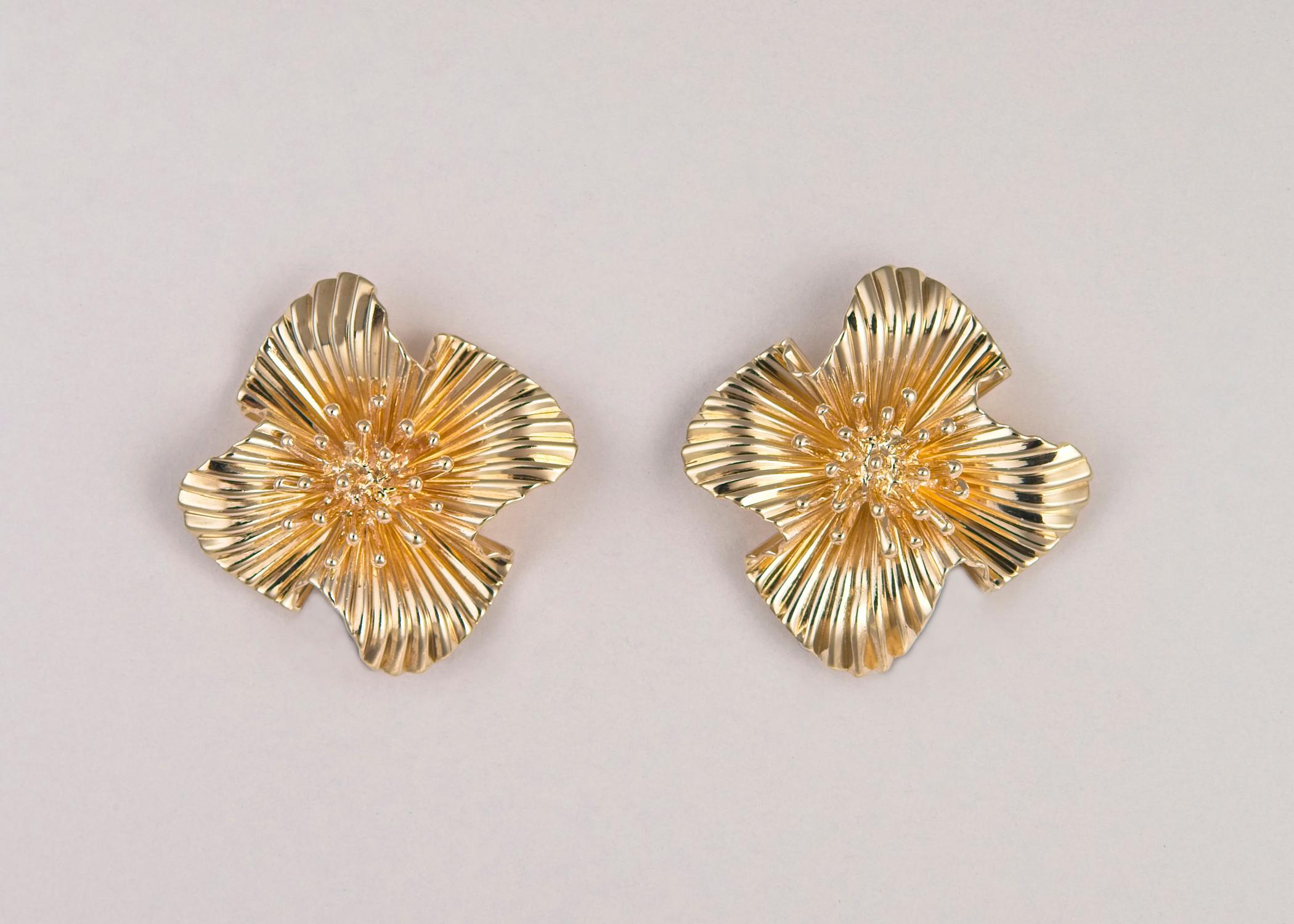 Retro Vintage Tiffany & Co. Gold Floral Motif Earrings