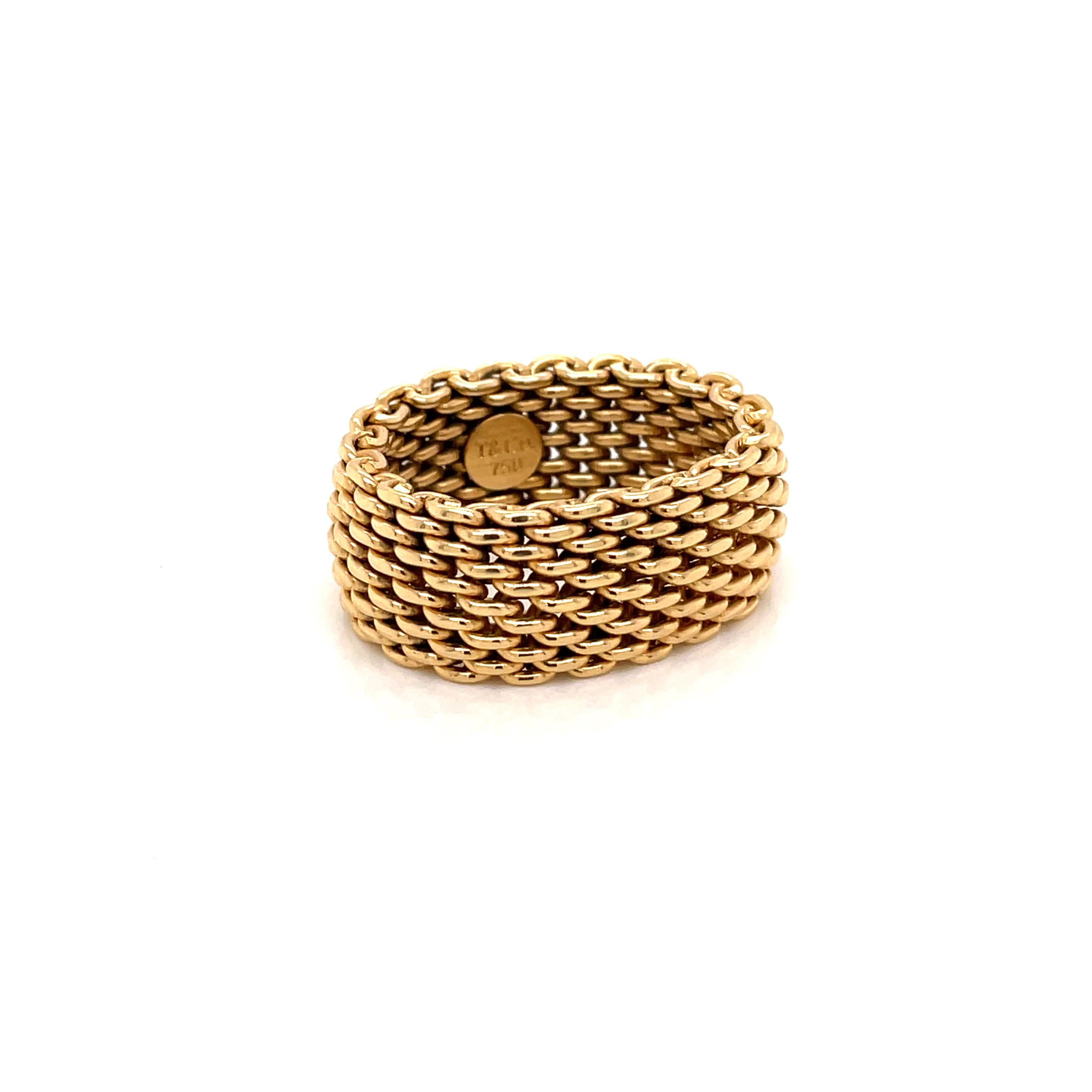 Vintage Tiffany & Co. 18 Karat Gold Mesh Band Flexible Ring. Signed T & Co., with purity marks. Circa 2000's. Size US 8,5
Gross weight: 12,8

Excellent condition, 100% authenticity guarantee, Free appraisal card with purchase