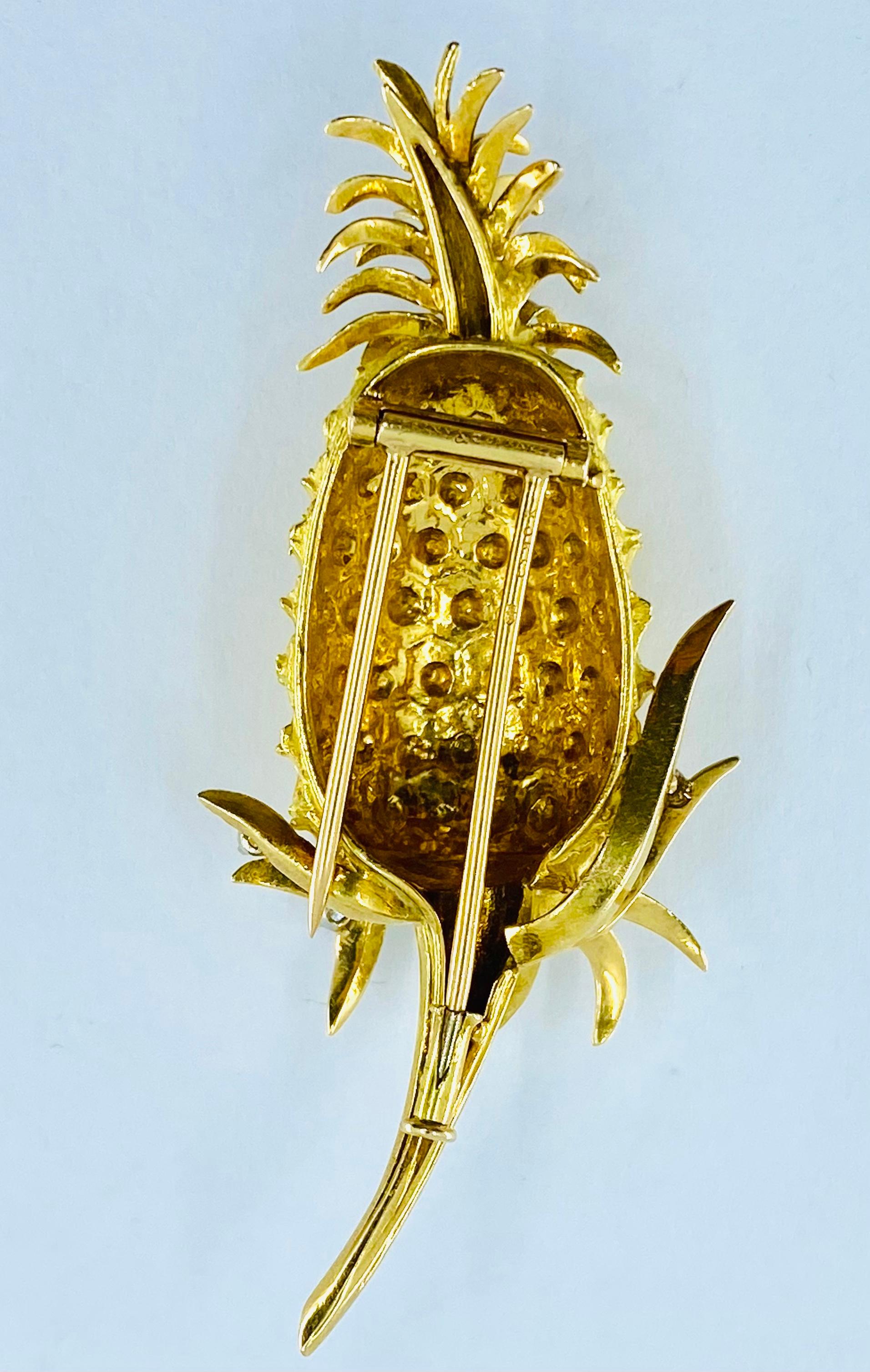 Vintage Tiffany & Co. Gold Pineapple Brooch In Excellent Condition For Sale In Beverly Hills, CA