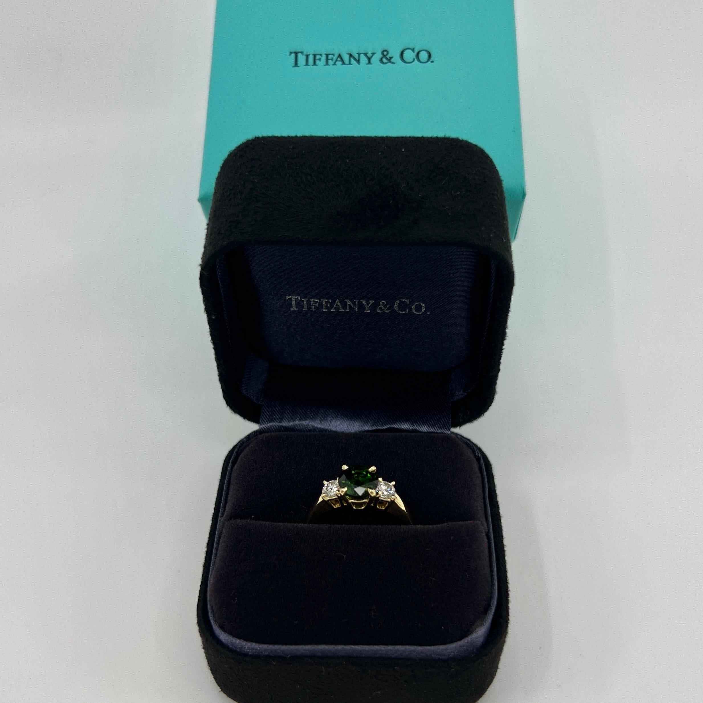Vintage Tiffany & Co Green Tourmaline Diamond 18k Yellow Gold Three Stone Ring For Sale 5