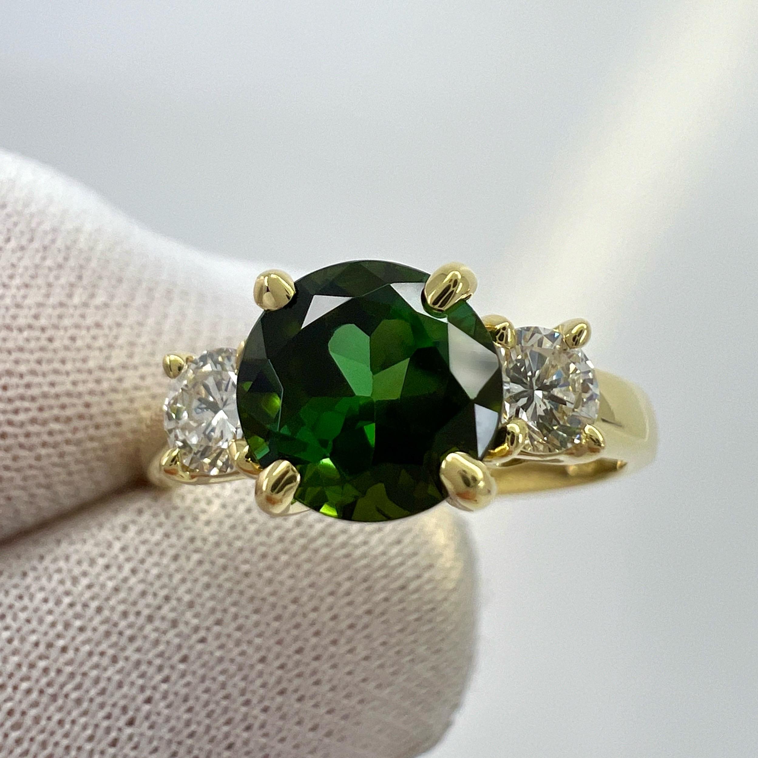 Round Cut Vintage Tiffany & Co Green Tourmaline Diamond 18k Yellow Gold Three Stone Ring For Sale