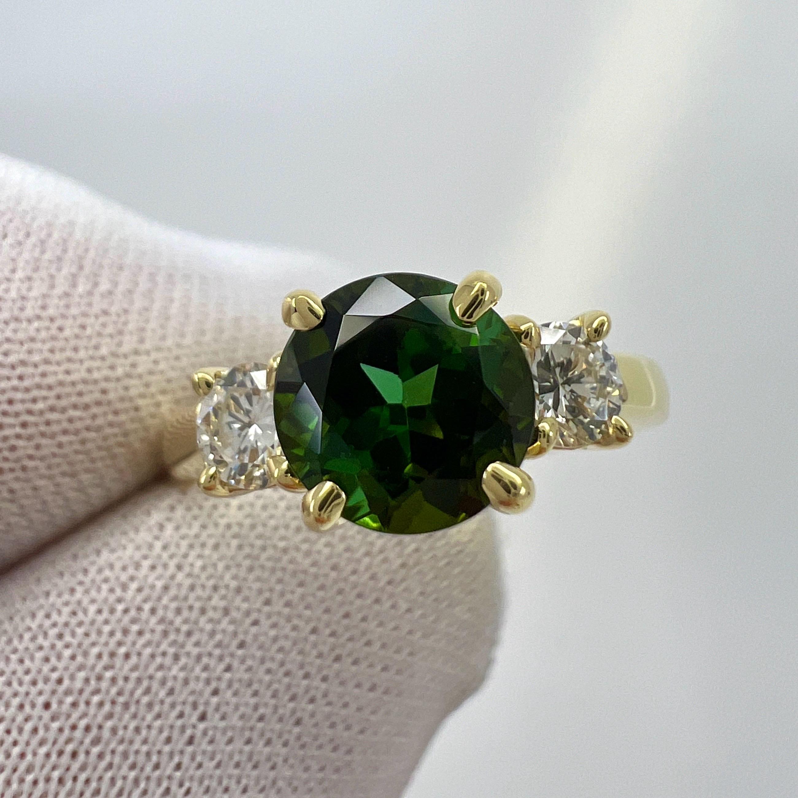 Women's or Men's Vintage Tiffany & Co Green Tourmaline Diamond 18k Yellow Gold Three Stone Ring For Sale