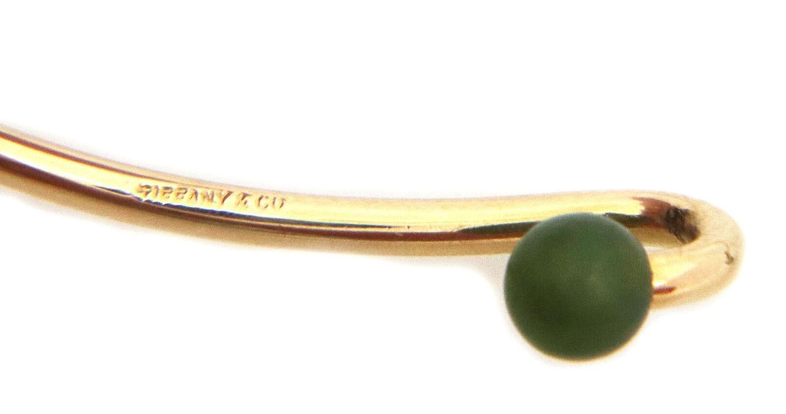 Vintage Tiffany & Co. Jade 14k Yellow Gold Wire Hook Bangle In Good Condition For Sale In Boca Raton, FL