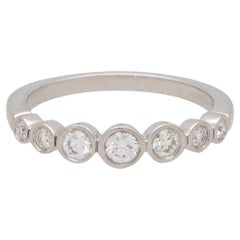 Tiffany & Co. vintage Bague Jazz à anneau en platine sertie de diamants gradués