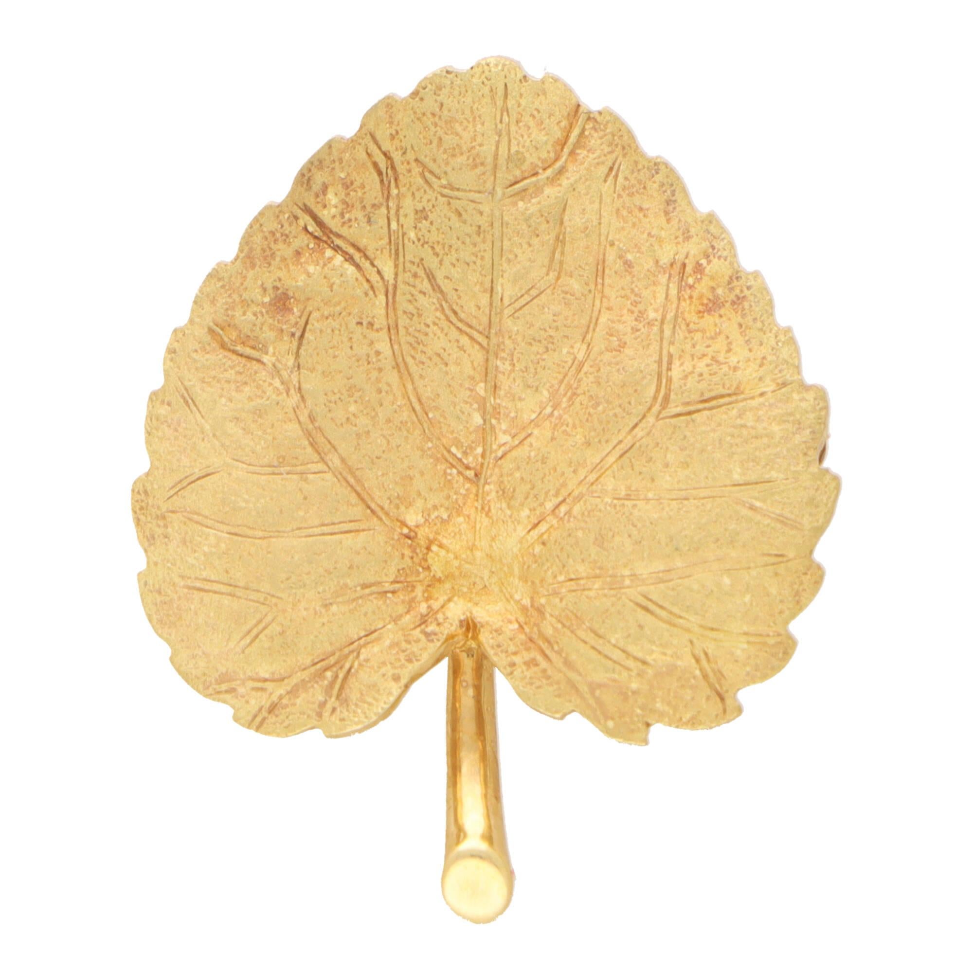 Vintage Tiffany & Co. Leaf Brooch Set in 18k Yellow Gold In Excellent Condition In London, GB