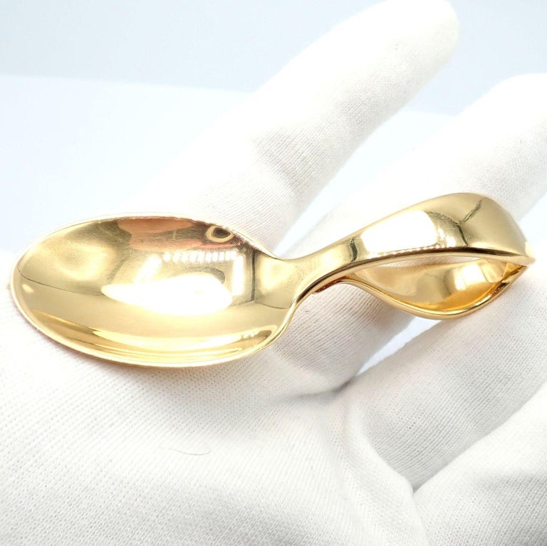Vintage Tiffany and Co Makers Solid Yellow Gold Baby Spoon Cuillere a bebe en or jaune massif En vente sur 1stDibs
