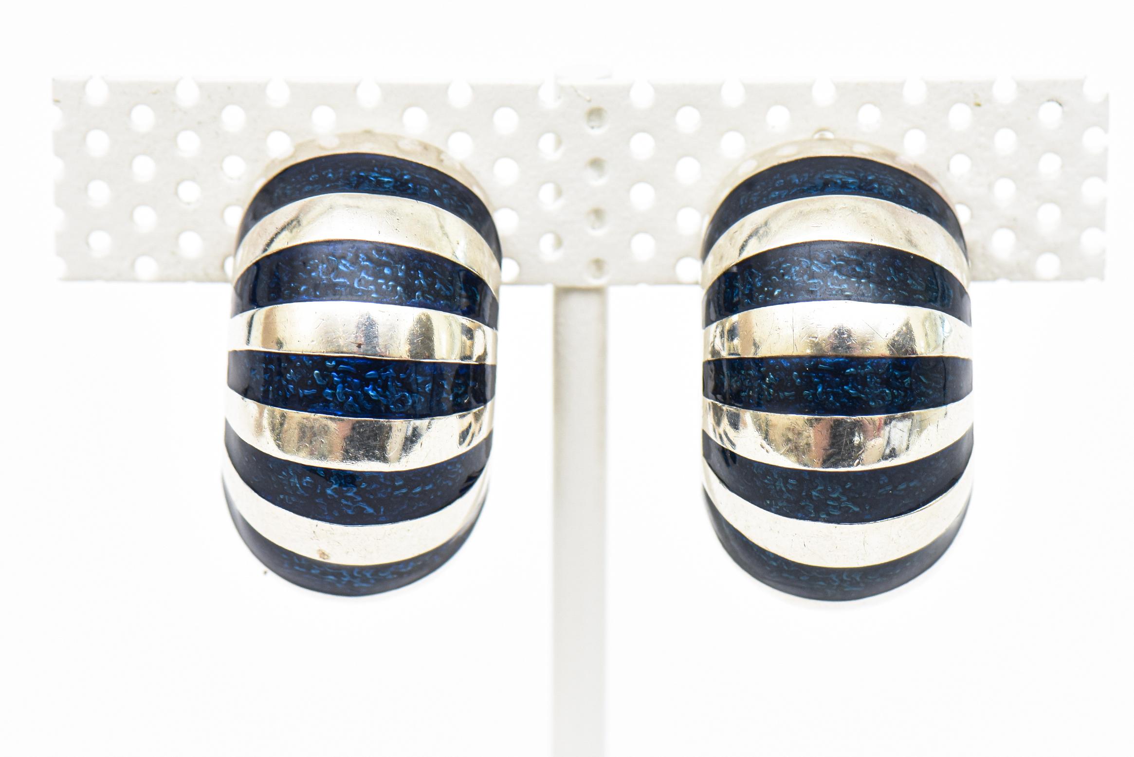 Weinlese Tiffany & Co. Marineblaue Emaille und Sterling Silber Ohrringe mit Hebelverschluss (Moderne) im Angebot