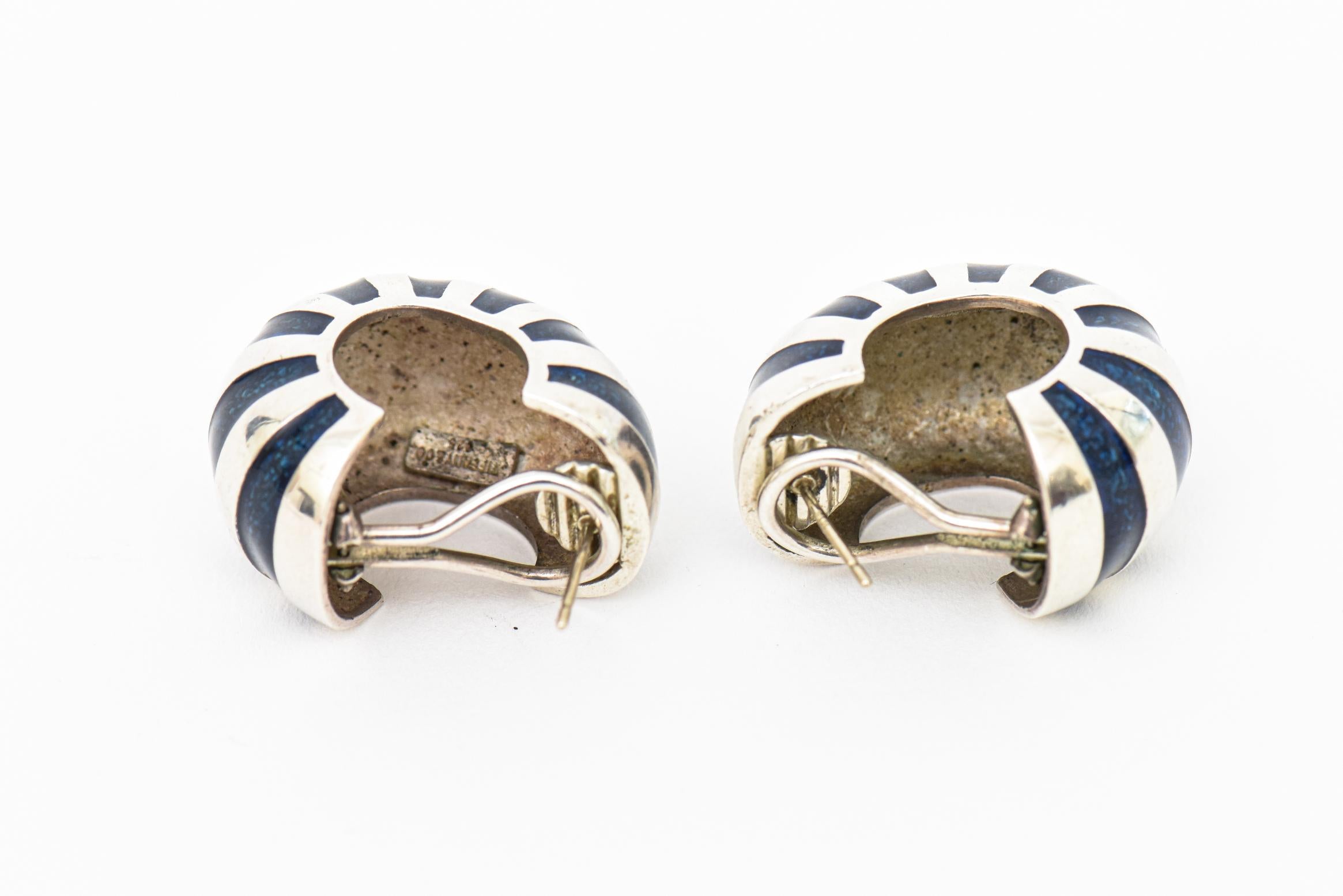 Weinlese Tiffany & Co. Marineblaue Emaille und Sterling Silber Ohrringe mit Hebelverschluss im Angebot 3