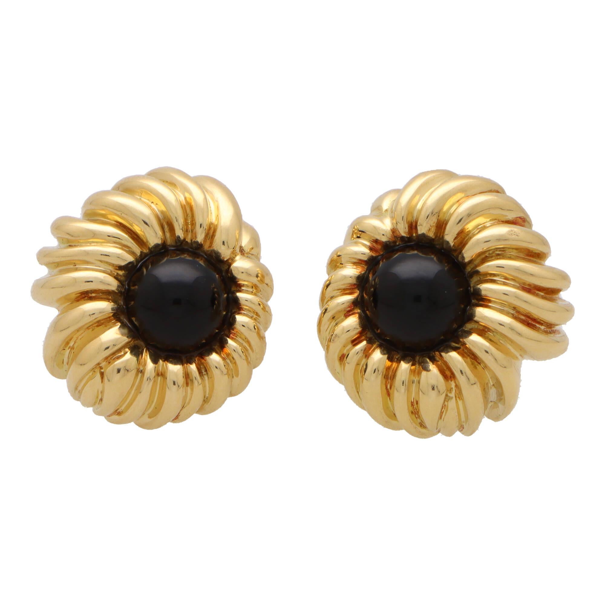 Cabochon  Vintage Tiffany & Co. Onyx Flower Earrings Set in 18k Yellow Gold For Sale