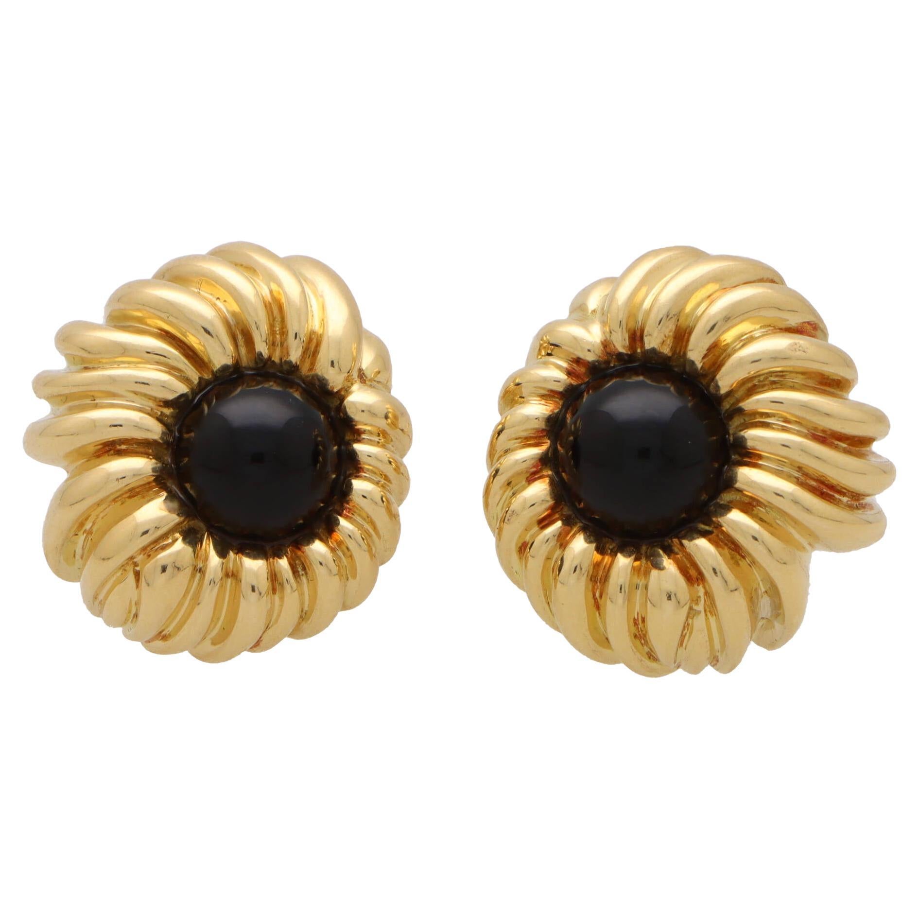  Vintage Tiffany & Co. Onyx Flower Earrings Set in 18k Yellow Gold For Sale
