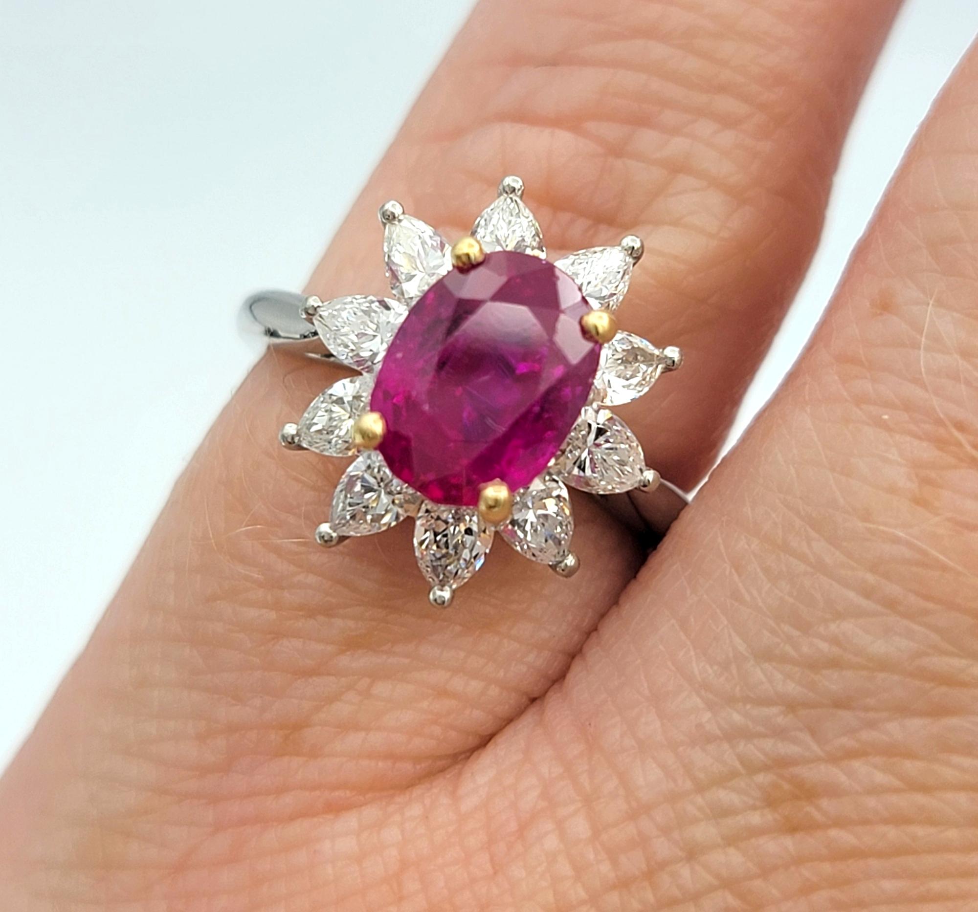 Vintage Tiffany & Co. Anillo Halo de Rubí Corte Oval y Diamante Pera en Platino en venta 4