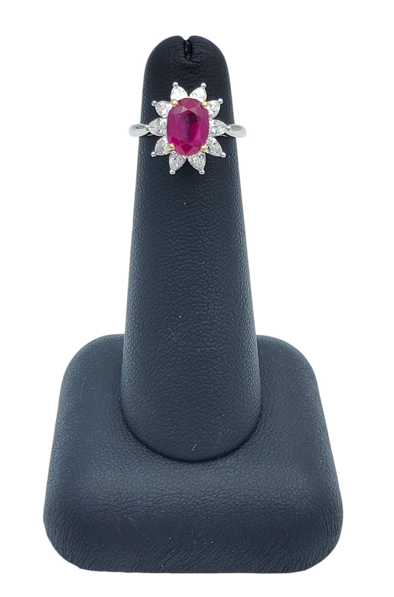 Vintage Tiffany & Co. Anillo Halo de Rubí Corte Oval y Diamante Pera en Platino en venta 5