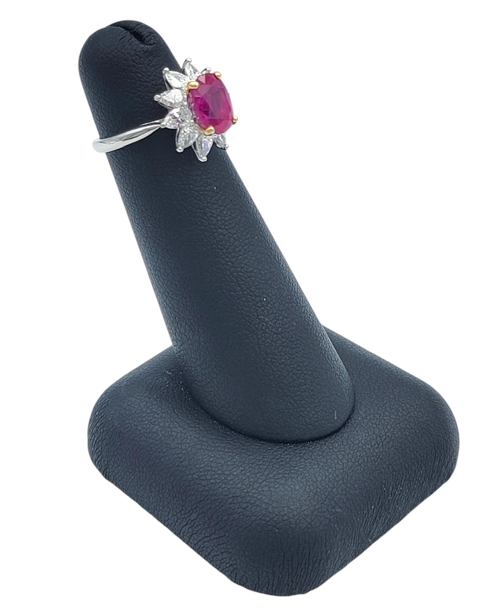 Vintage Tiffany & Co. Anillo Halo de Rubí Corte Oval y Diamante Pera en Platino en venta 6