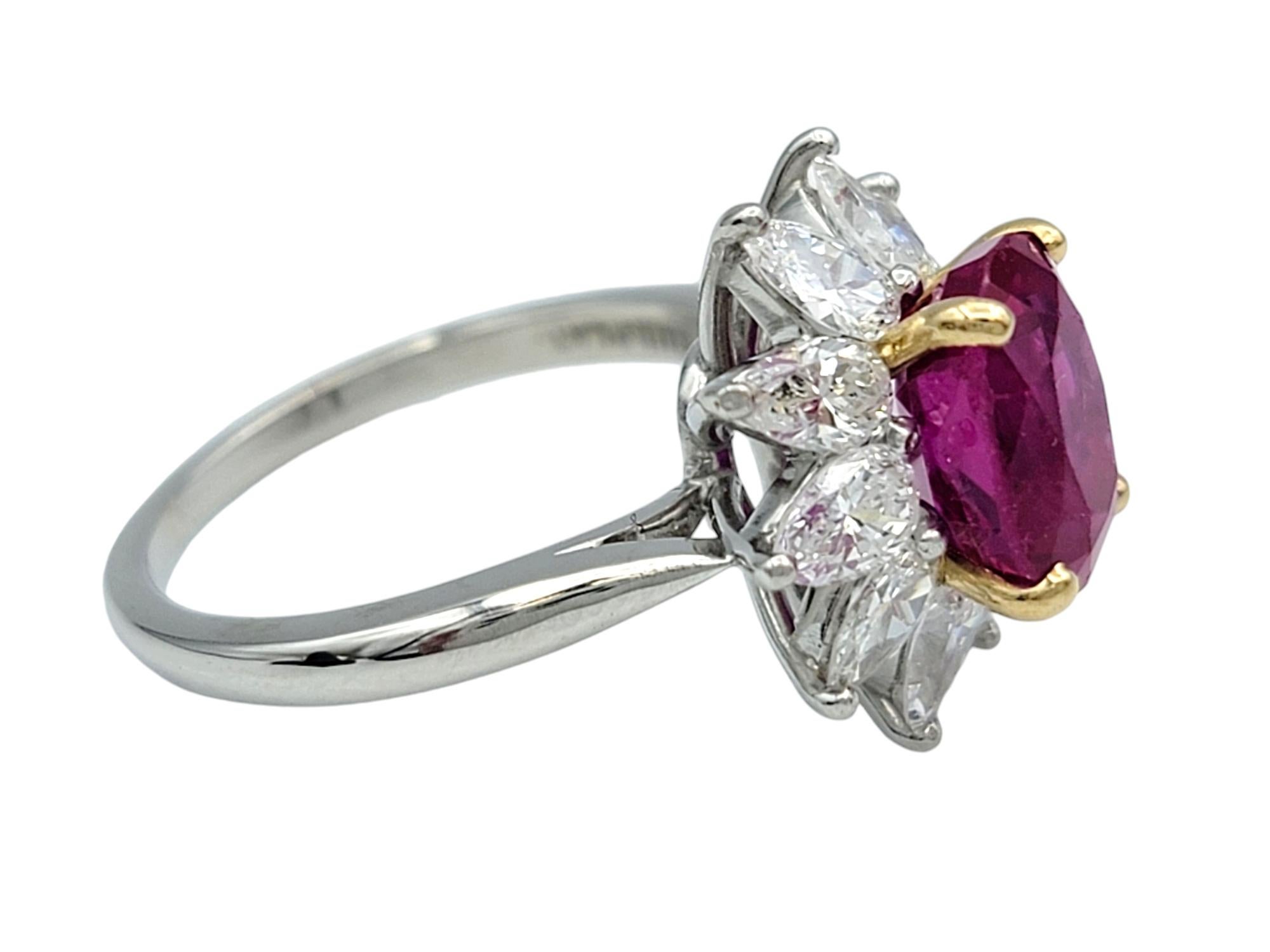 Vintage Tiffany & Co. Anillo Halo de Rubí Corte Oval y Diamante Pera en Platino en Bueno estado para la venta en Scottsdale, AZ