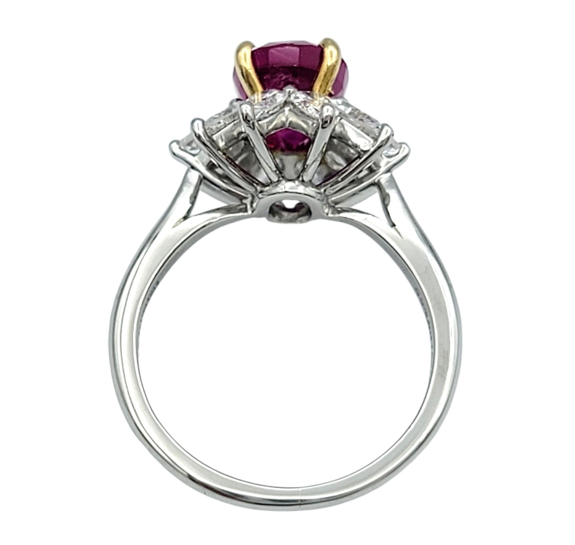 Vintage Tiffany & Co. Anillo Halo de Rubí Corte Oval y Diamante Pera en Platino en venta 1