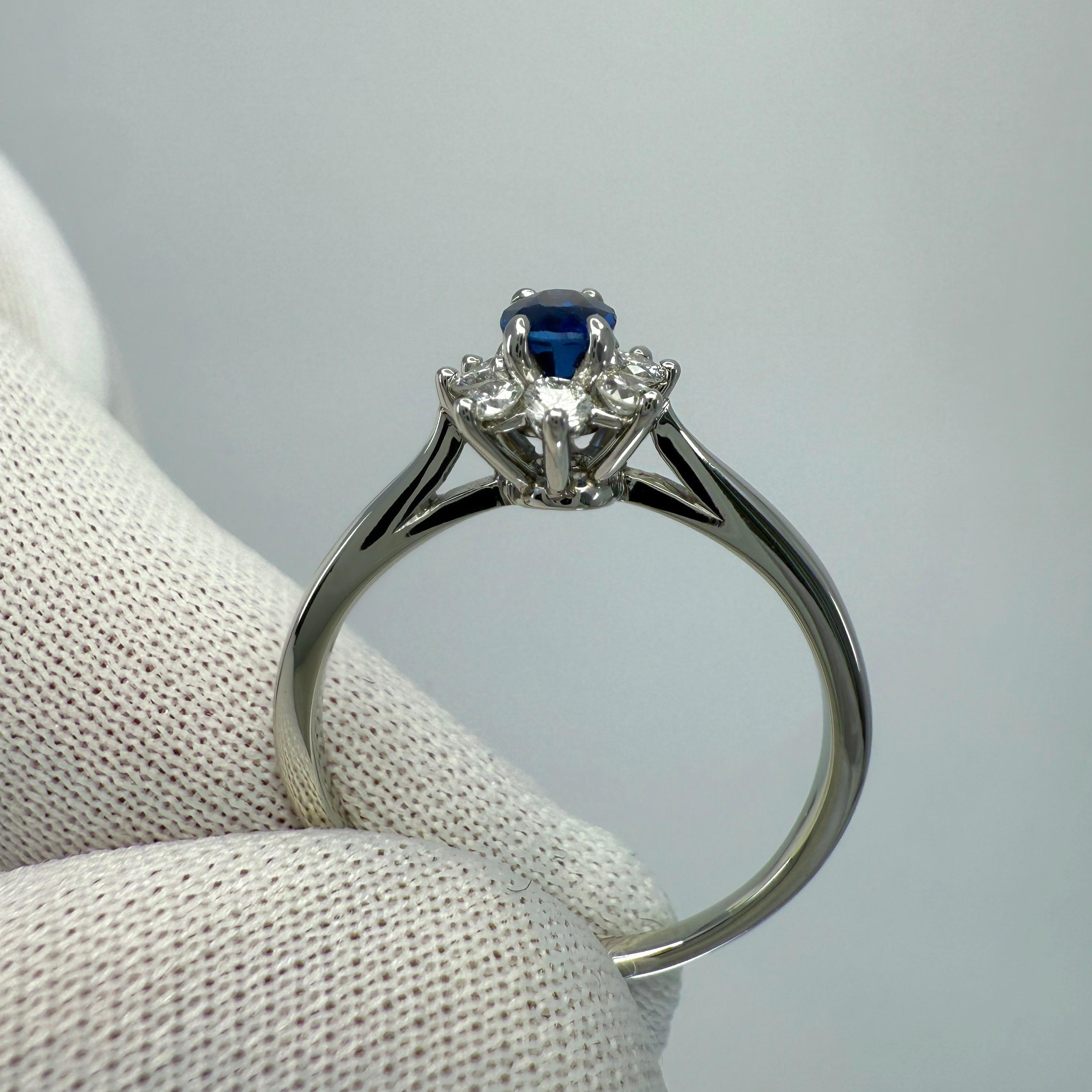 Vintage Tiffany & Co. Anello con zaffiro blu reale ovale e diamante in platino con anello a raggiera in vendita 1