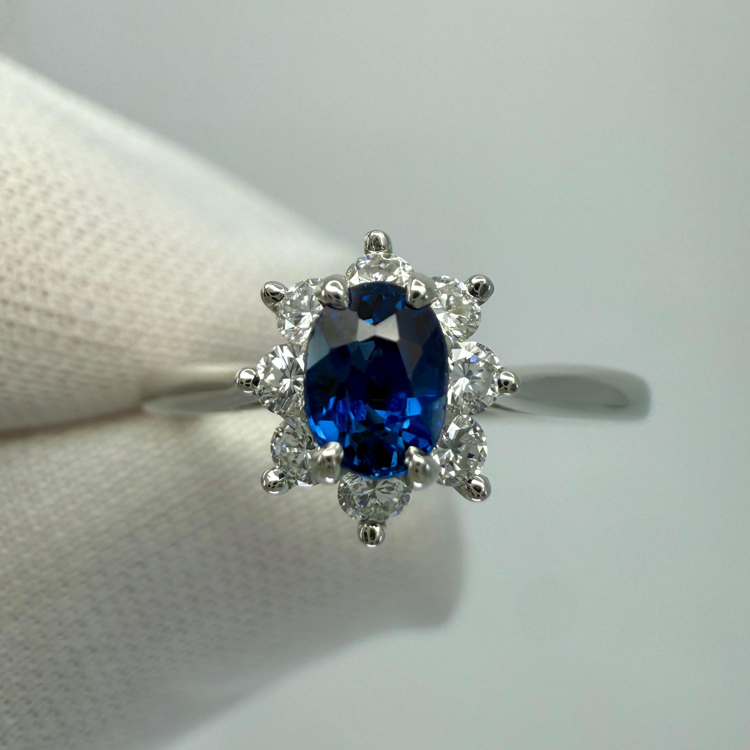Vintage Tiffany & Co. Anello con zaffiro blu reale ovale e diamante in platino con anello a raggiera in vendita 3