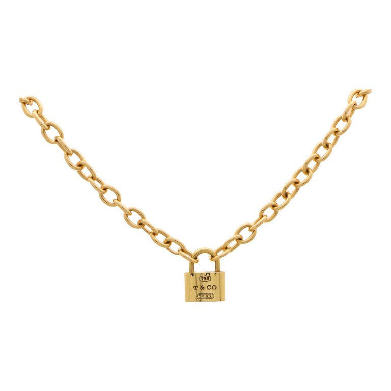 Vintage Tiffany & Co Padlock Necklace in 18k Yellow Gold In Excellent Condition For Sale In London, GB