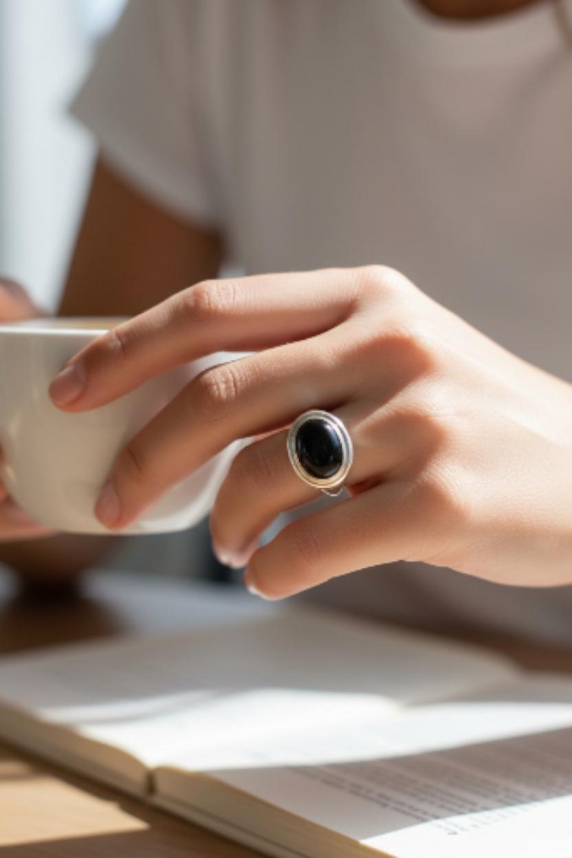 Contemporain Vintage Tiffany & Co. Paloma Picasso Bague en argent sterling en onyx #24075 en vente