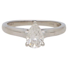 Weinlese Tiffany & Co. Solitär-Ring aus Platin mit Diamant im Birnenschliff