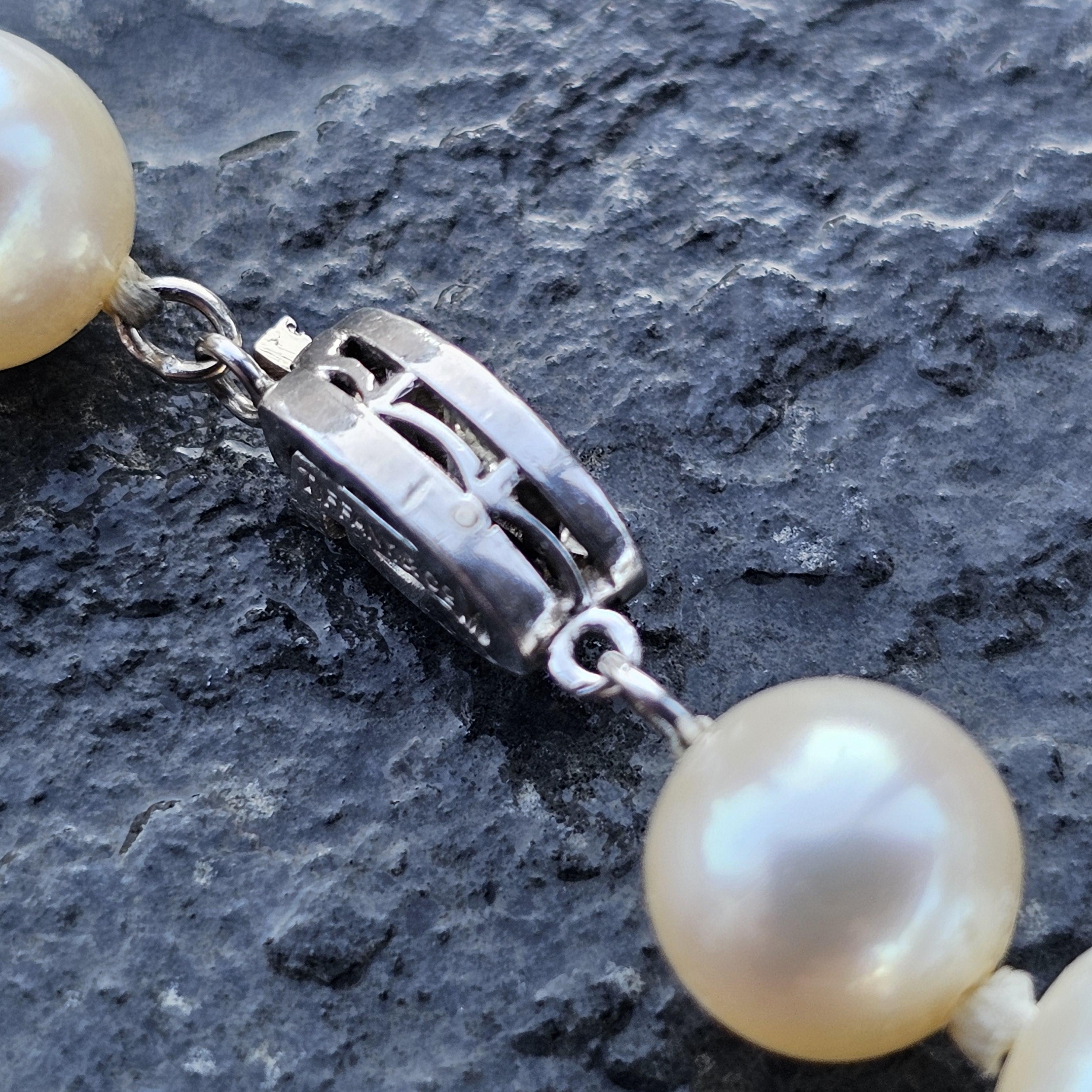 Tiffany & Co. d'epoca. Collana con fili di perle in platino 85% Chiusura con diamanti 14k 20