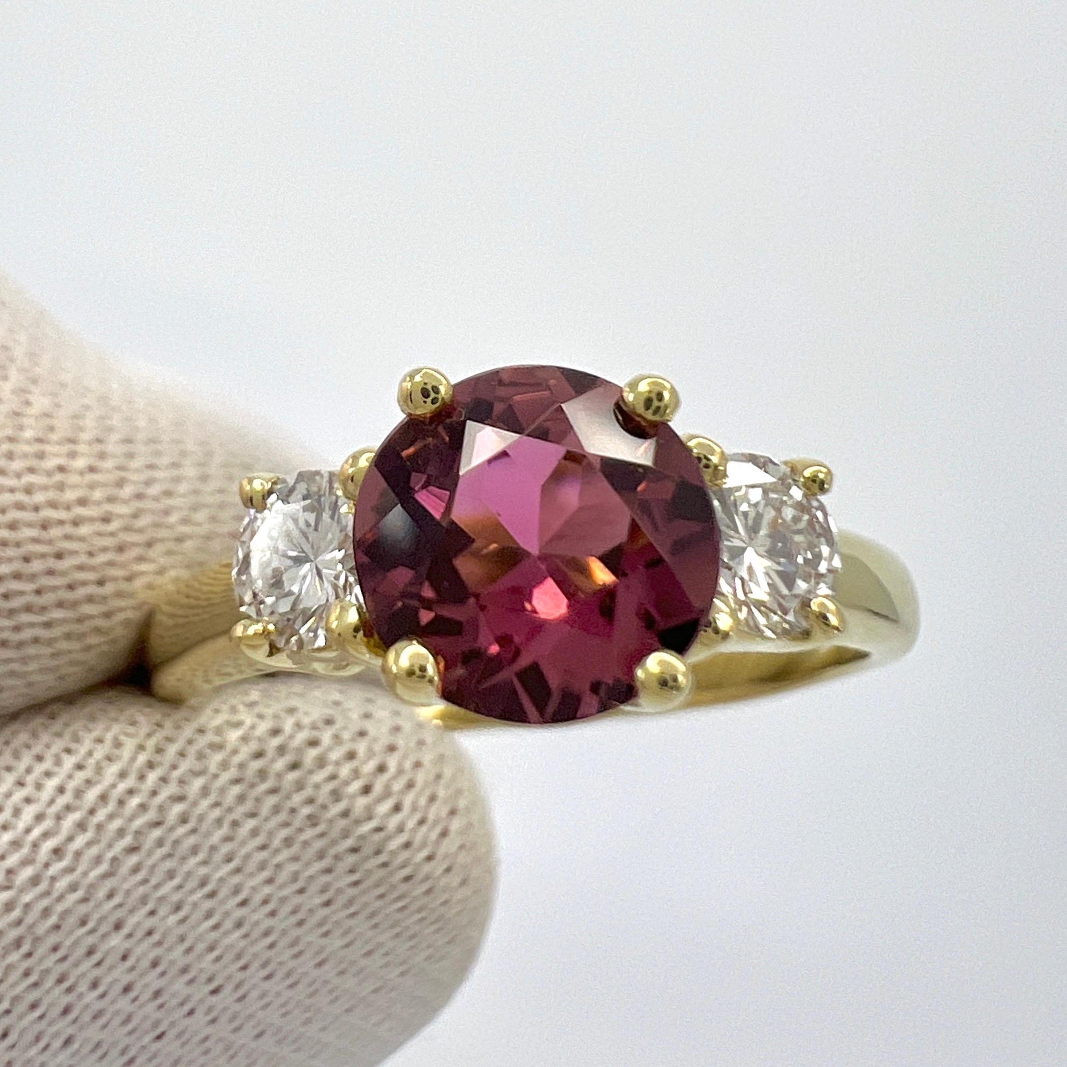 Vintage Tiffany & Co Pink Tourmaline & Diamond 18k Yellow Gold Three Stone Ring In Excellent Condition In Birmingham, GB