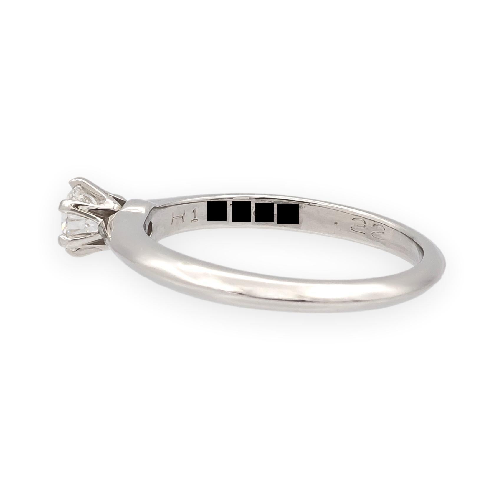 Contemporaneo Tiffany & Co. d'epoca. Anello di fidanzamento solitario in platino con diamante G VS2 da 0,22 carati in vendita