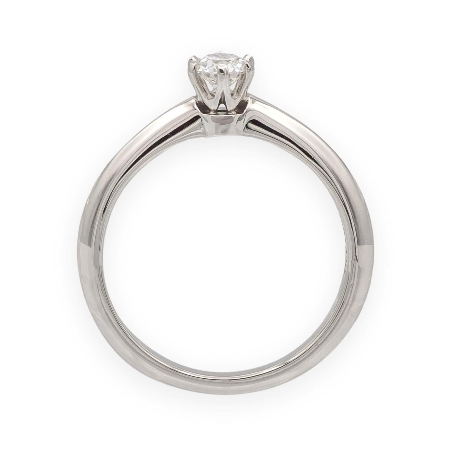 Donna Tiffany & Co. d'epoca. Anello di fidanzamento solitario in platino con diamante G VS2 da 0,22 carati in vendita