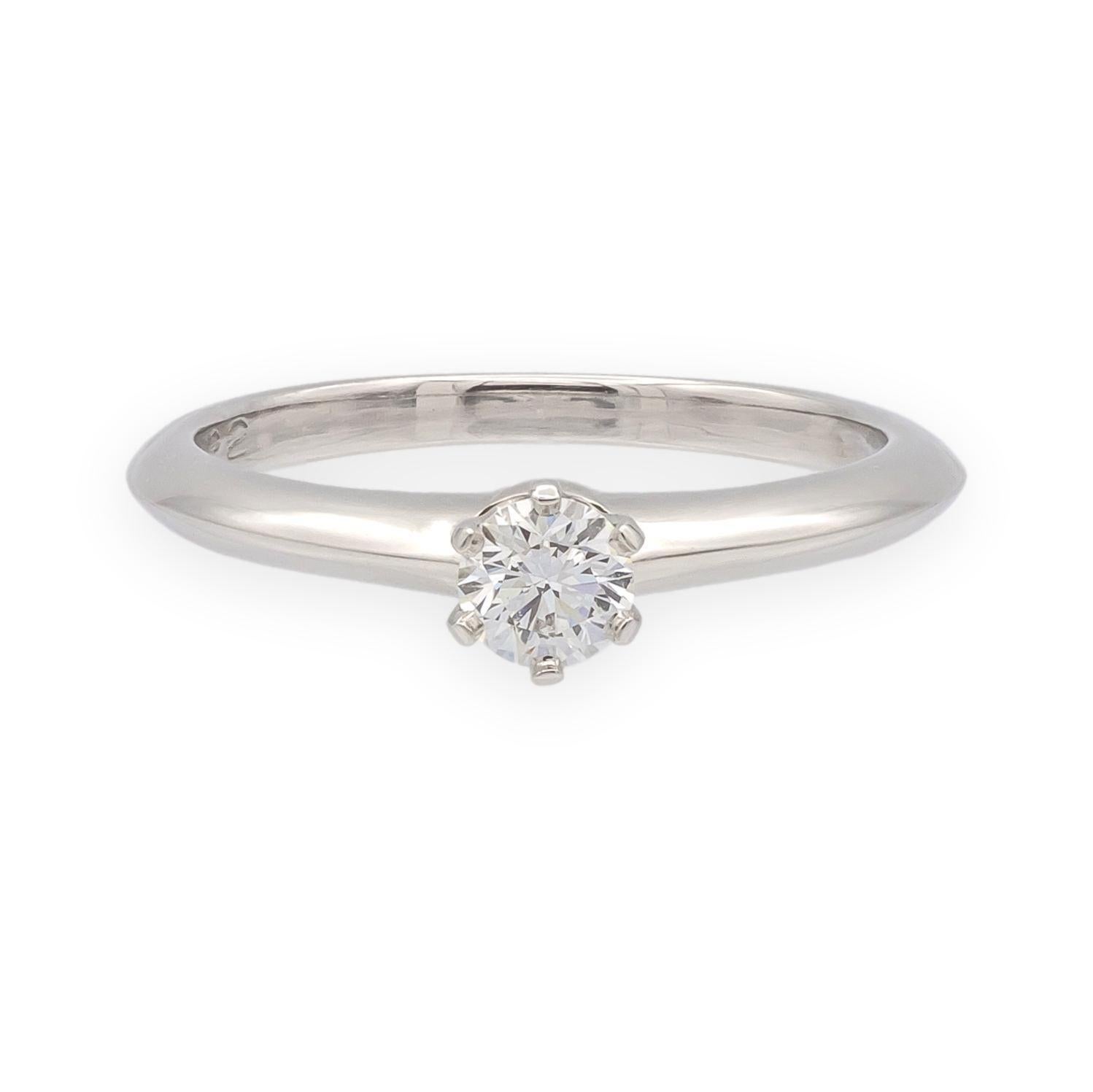 Tiffany & Co. d'epoca. Anello di fidanzamento solitario in platino con diamante G VS2 da 0,22 carati
