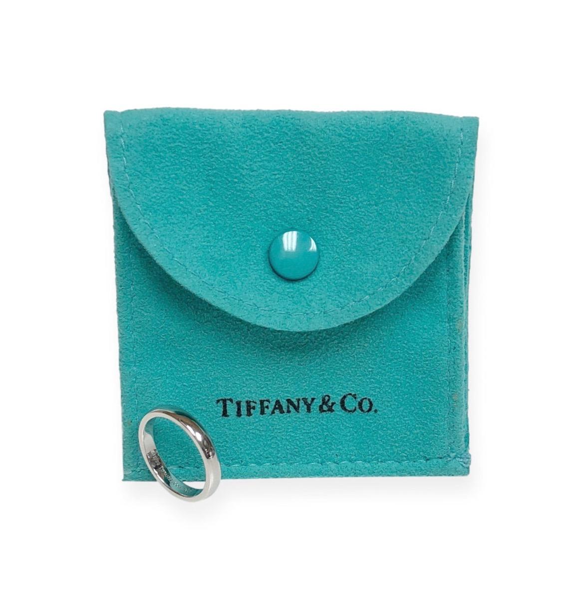Weinlese Tiffany & Co. Klassischer Platin-Hochzeitsring Größe 4,5 für Damen oder Herren im Angebot