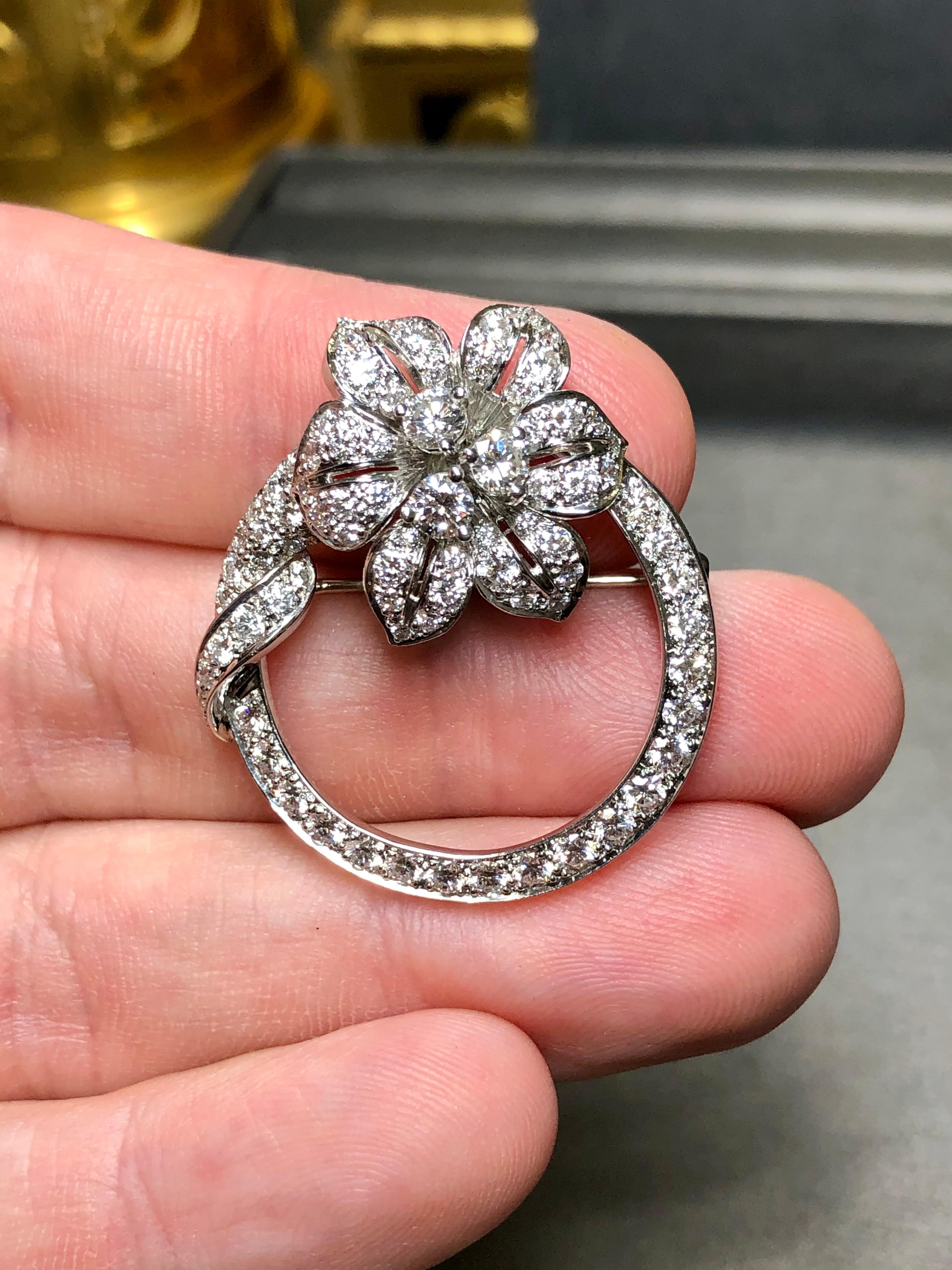 Taille ronde Vintage Tiffany & Co. Épingle à fleur en platine avec diamant et cercle C.I.C. années 1960 en vente
