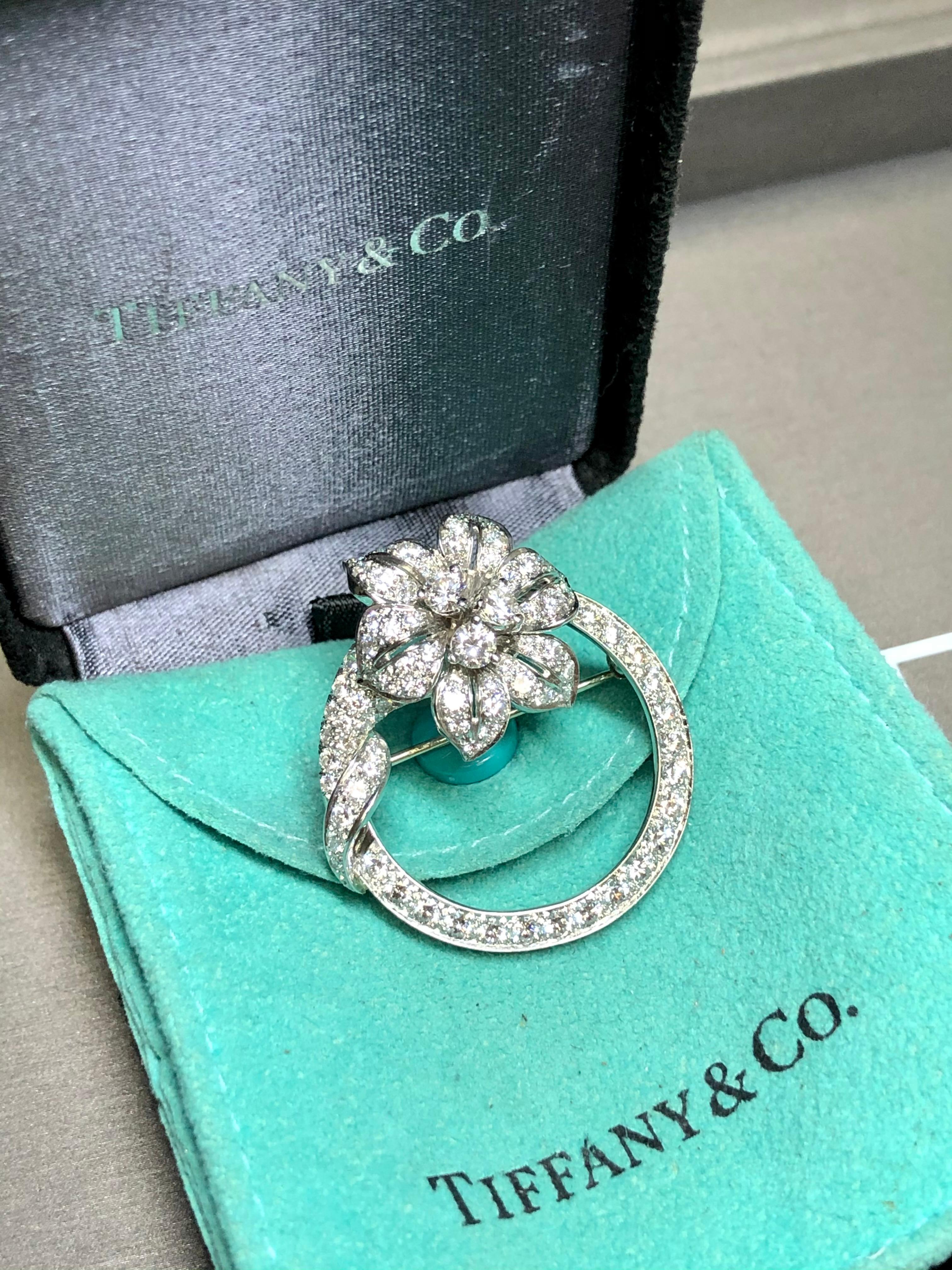 Vintage Tiffany & Co. Épingle à fleur en platine avec diamant et cercle C.I.C. années 1960 Bon état - En vente à Winter Springs, FL