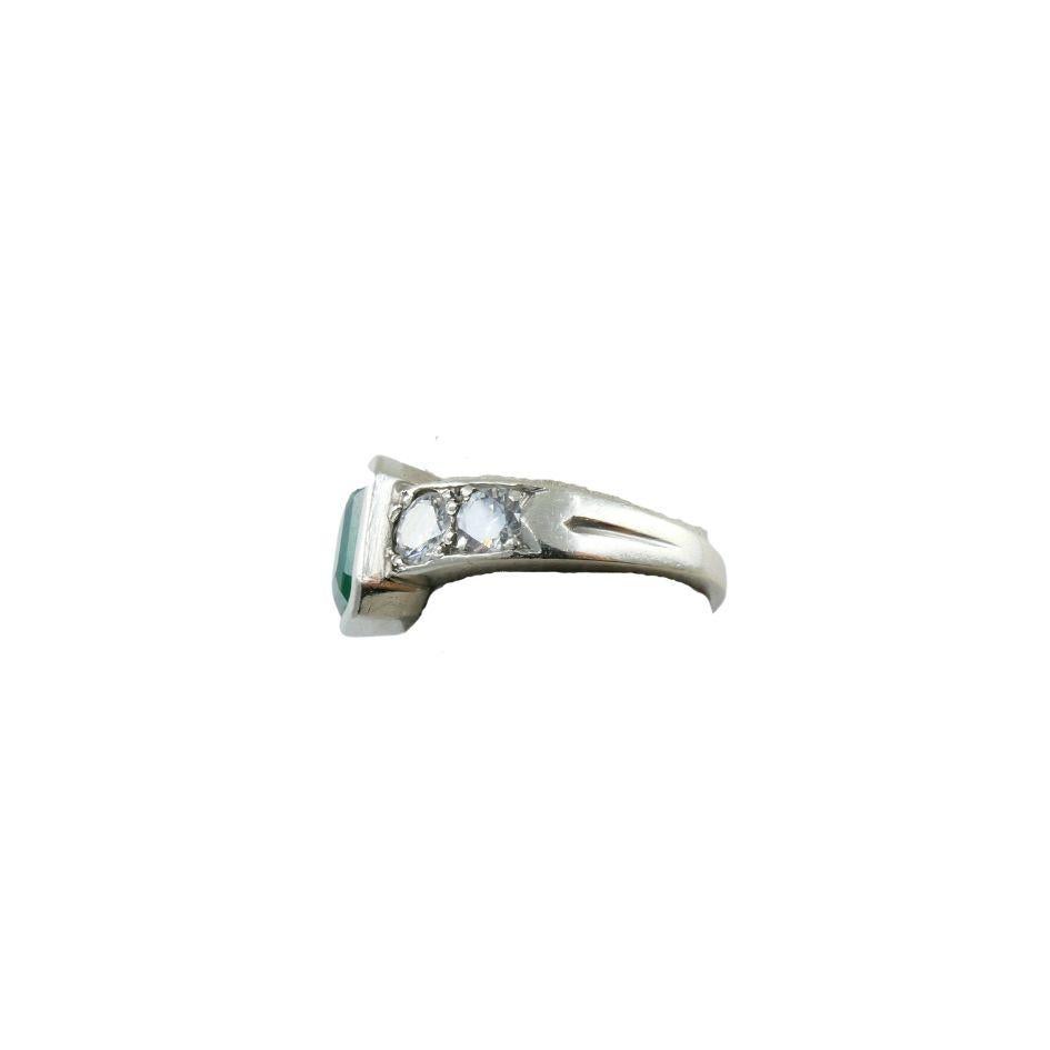 Vintage Tiffany & Co. Platinum Emerald Diamond Ring In Good Condition For Sale In Beverly Hills, CA