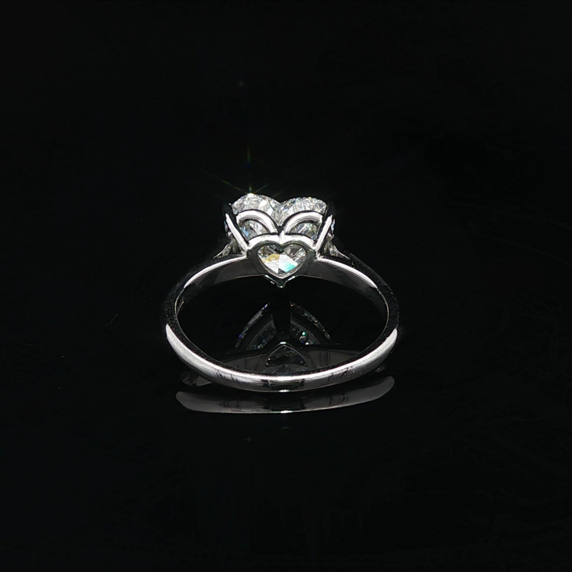Tiffany & Co. d'epoca. Anello solitario in platino GIA con diamante a cuore brillante 3,03 in vendita 1