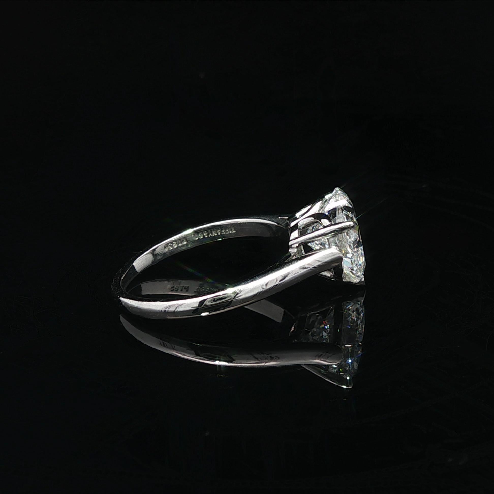 Tiffany & Co. d'epoca. Anello solitario in platino GIA con diamante a cuore brillante 3,03 in vendita 2